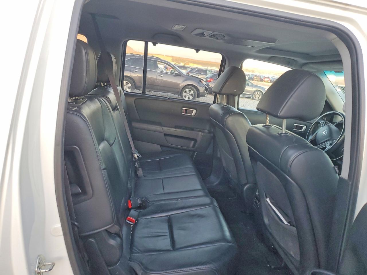 2015 Honda Pilot Touring White vin: 5FNYF4H91FB001857