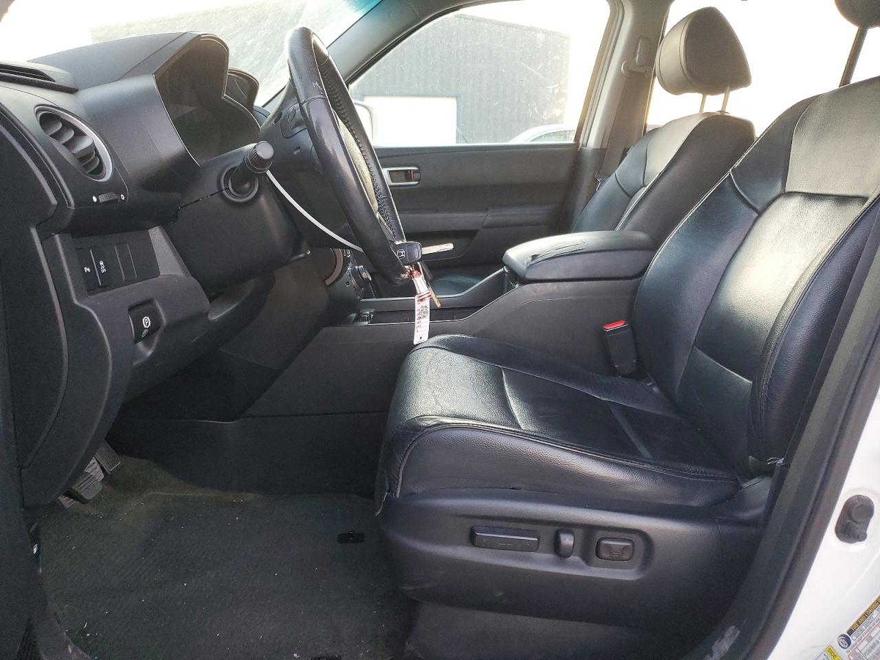 2015 Honda Pilot Touring White vin: 5FNYF4H91FB001857