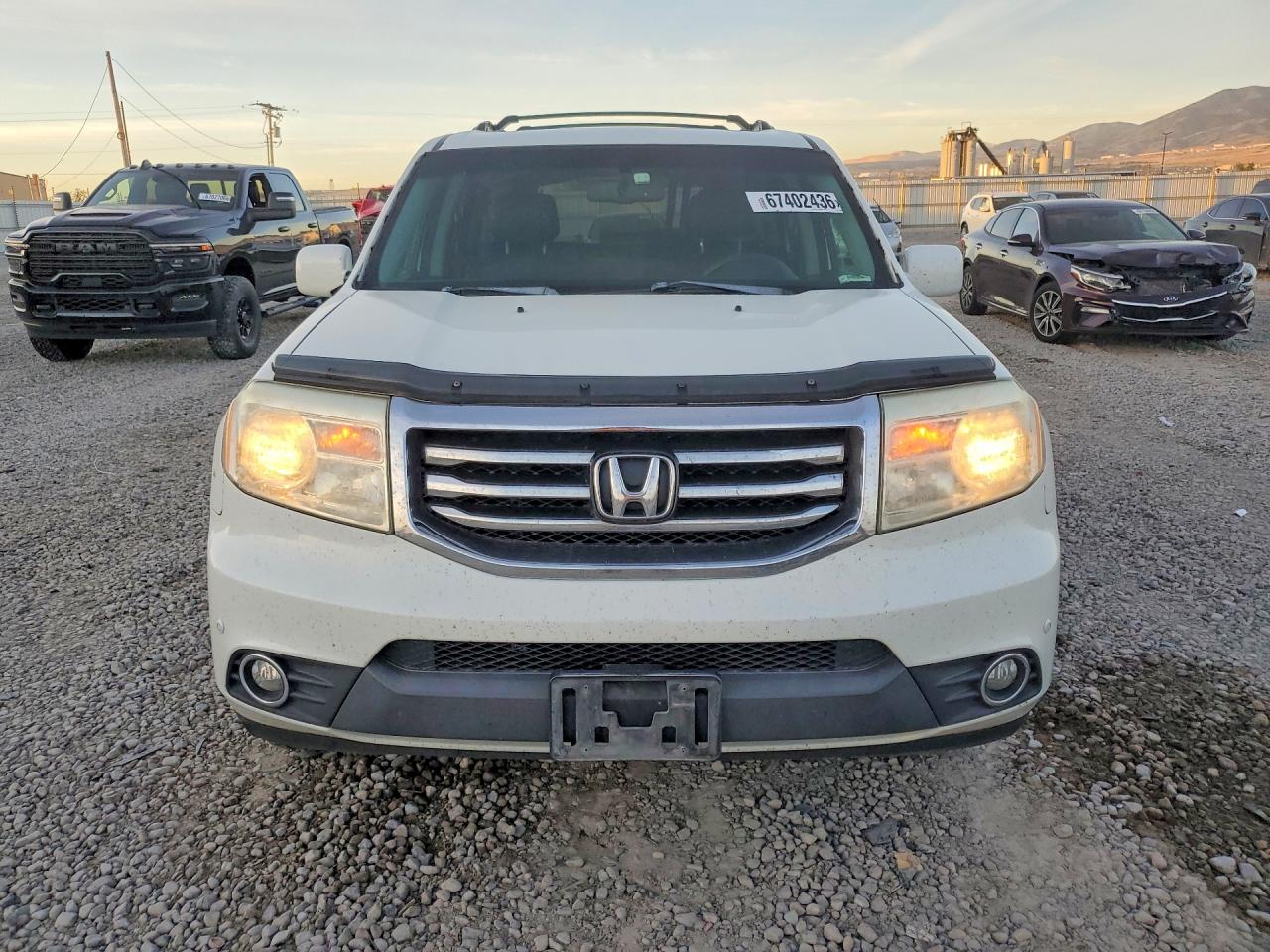 2015 Honda Pilot Touring White vin: 5FNYF4H91FB001857