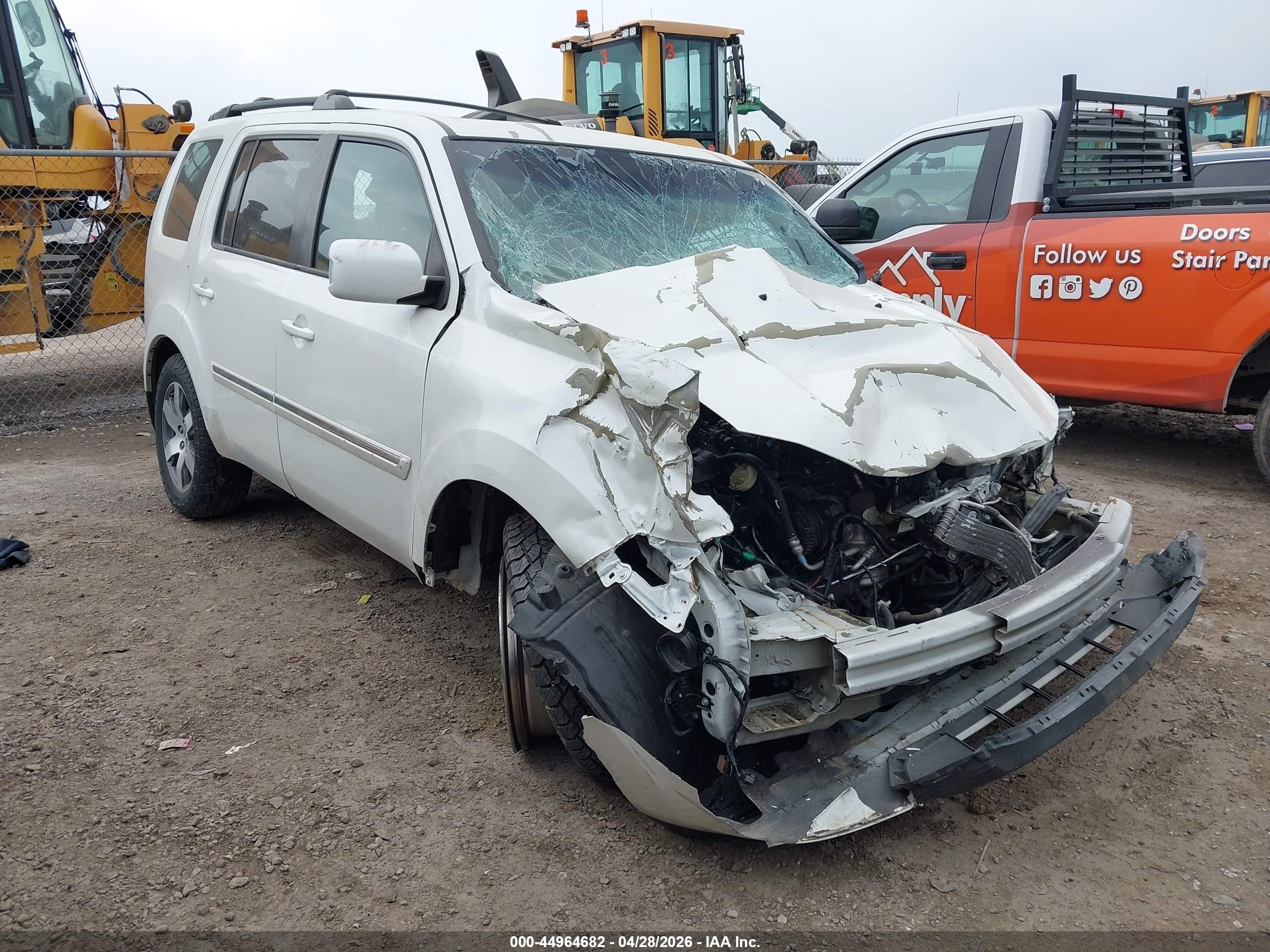 2015 Honda Pilot Touring White vin: 5FNYF4H91FB064425