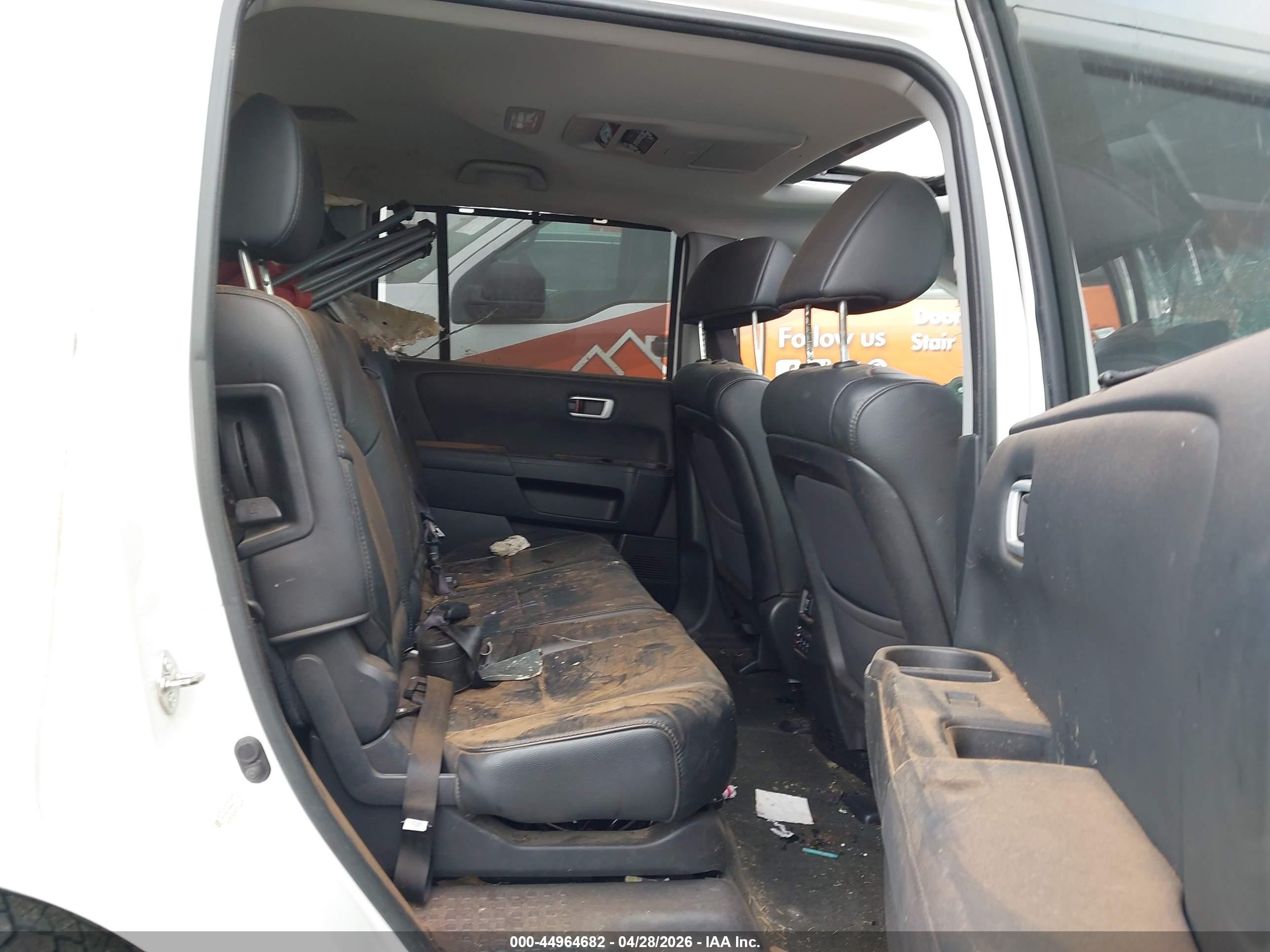 2015 Honda Pilot Touring White vin: 5FNYF4H91FB064425
