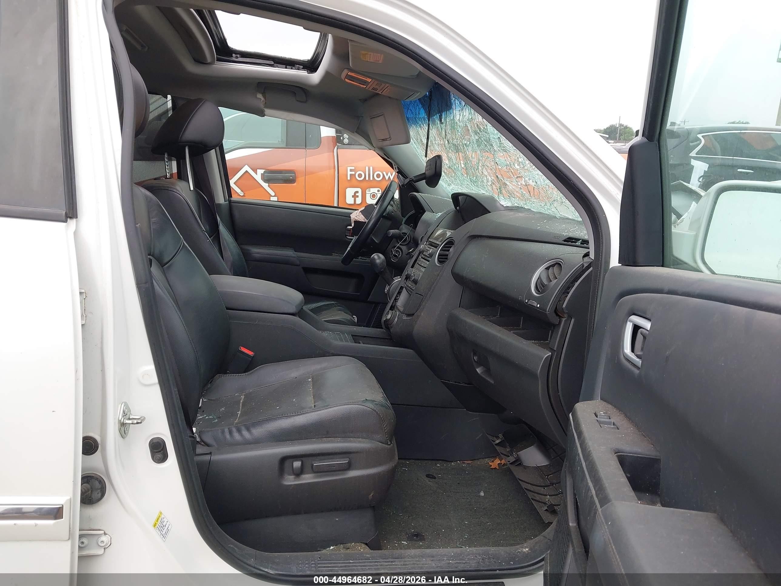 2015 Honda Pilot Touring White vin: 5FNYF4H91FB064425