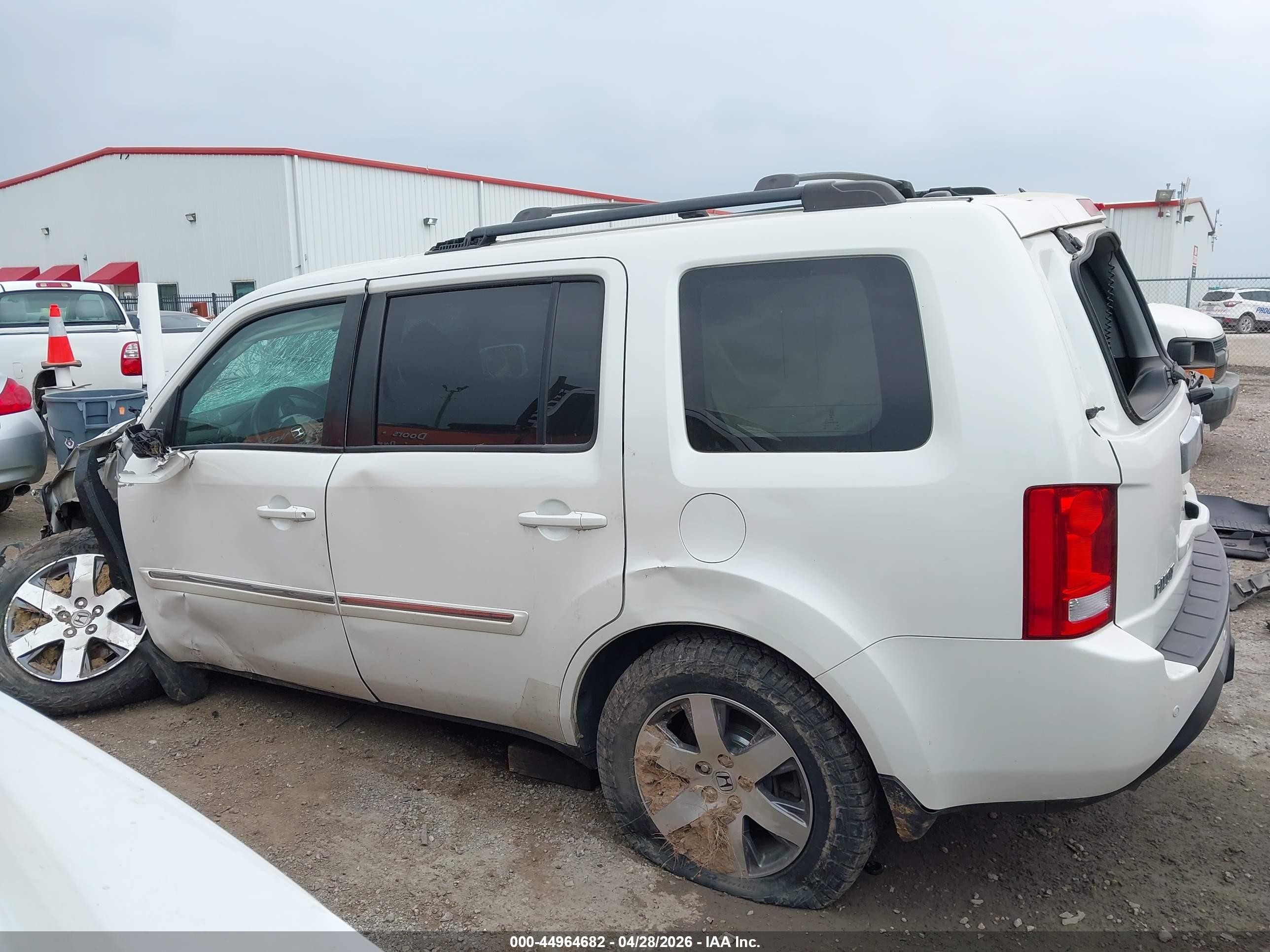 2015 Honda Pilot Touring White vin: 5FNYF4H91FB064425