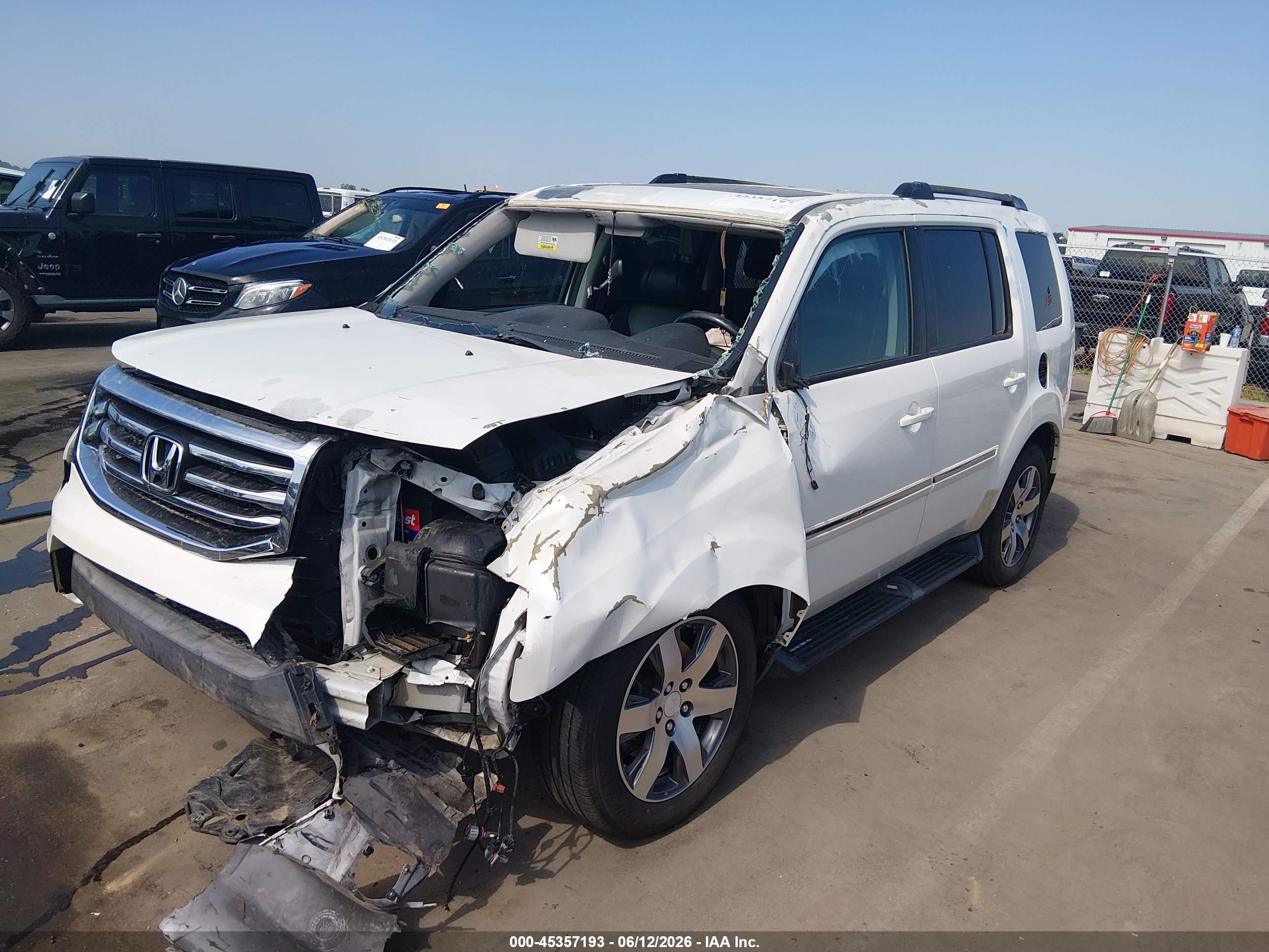 2015 Honda Pilot Touring White vin: 5FNYF4H91FB071343