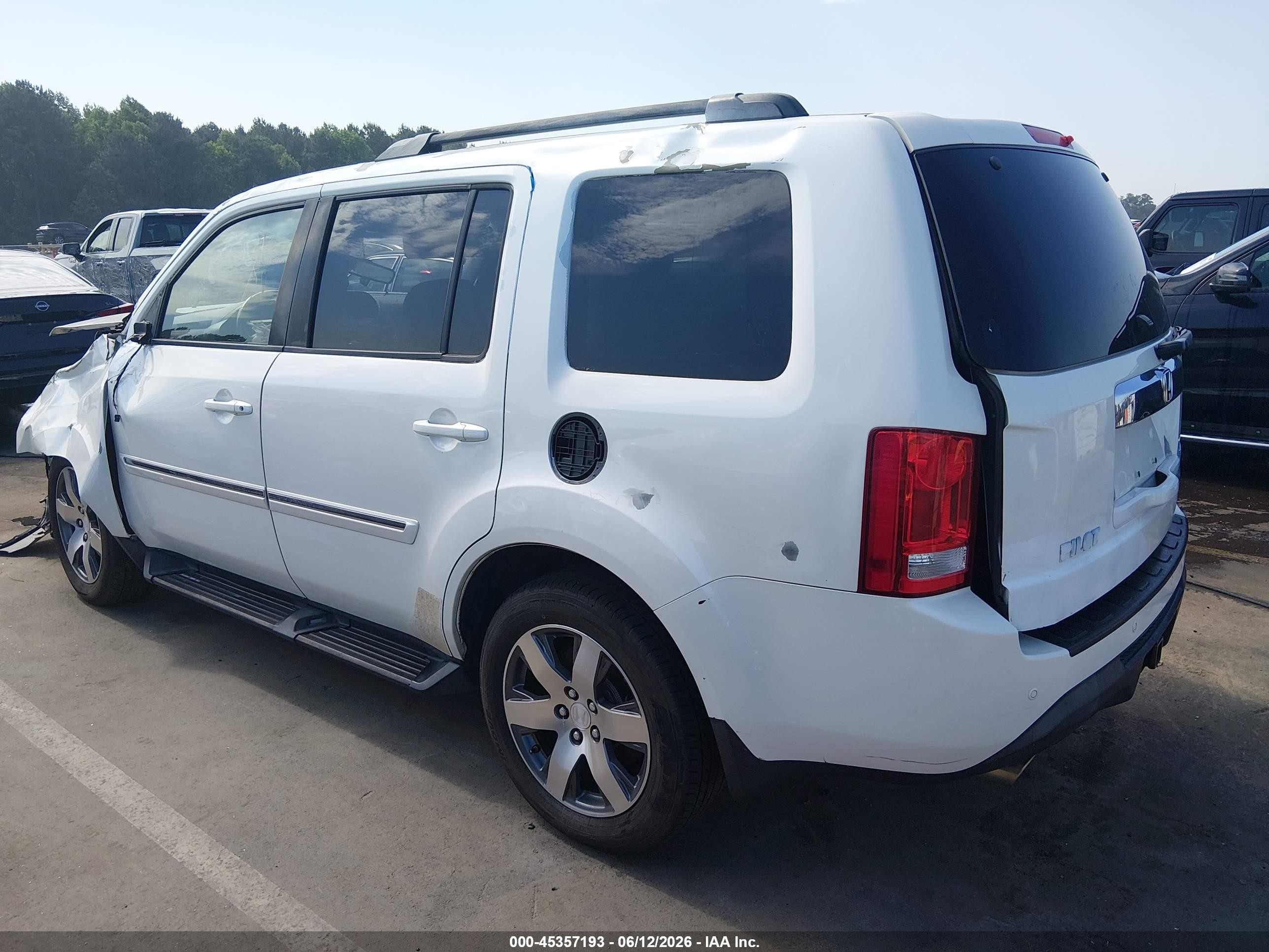 2015 Honda Pilot Touring White vin: 5FNYF4H91FB071343