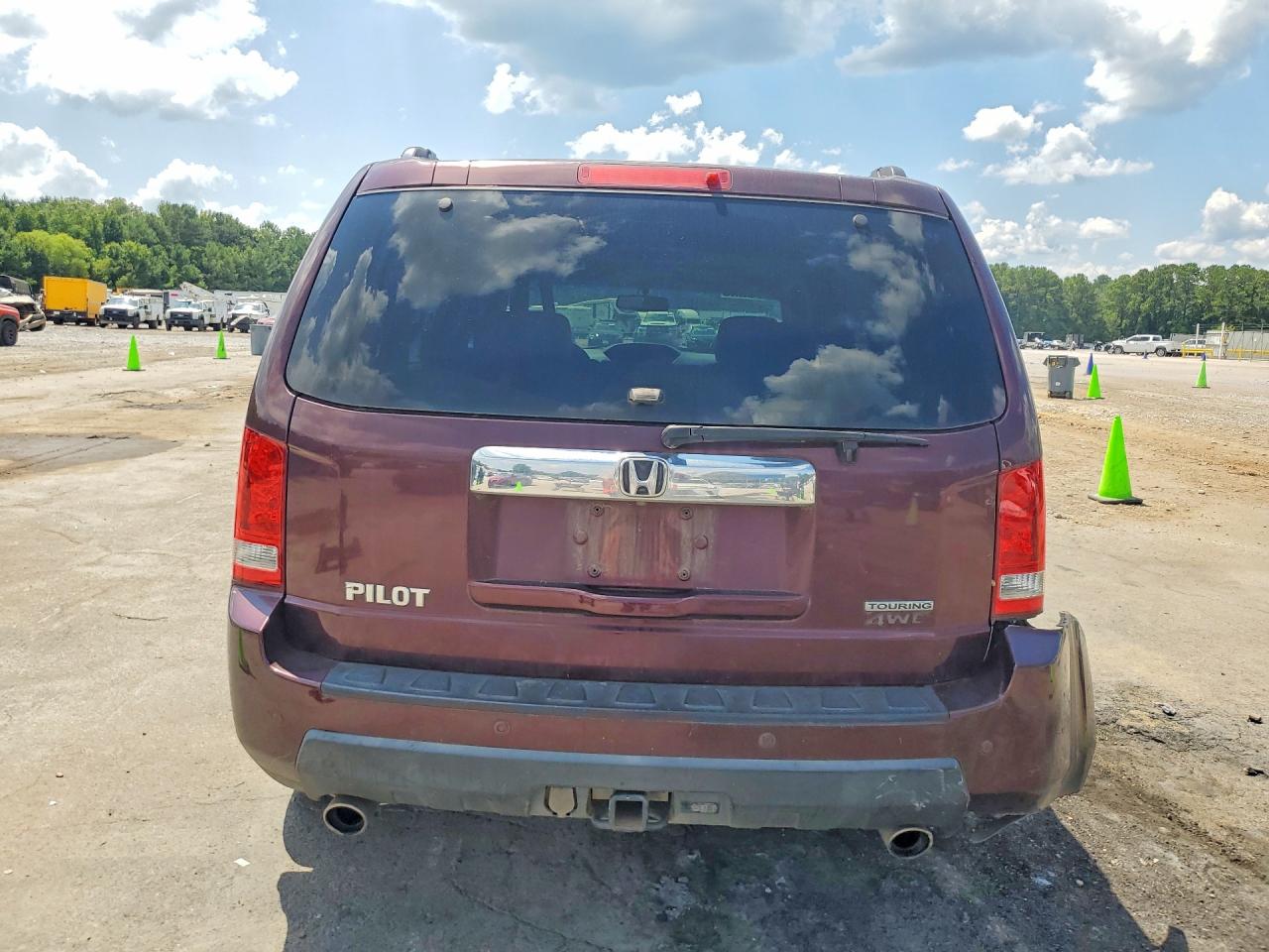 2010 Honda Pilot Touring Burgundy vin: 5FNYF4H92AB013590