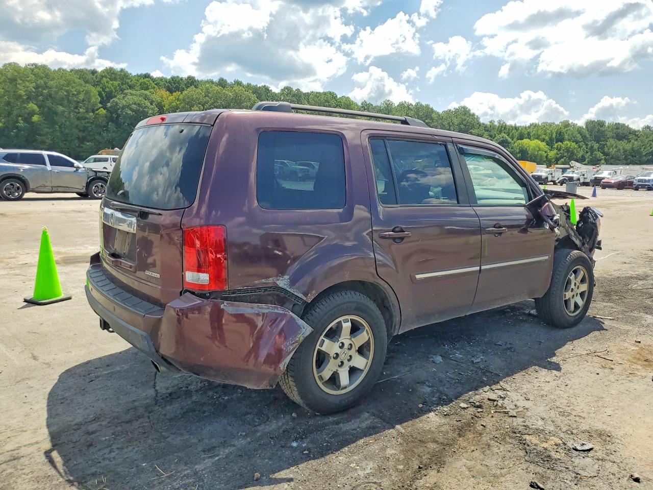 2010 Honda Pilot Touring Burgundy vin: 5FNYF4H92AB013590