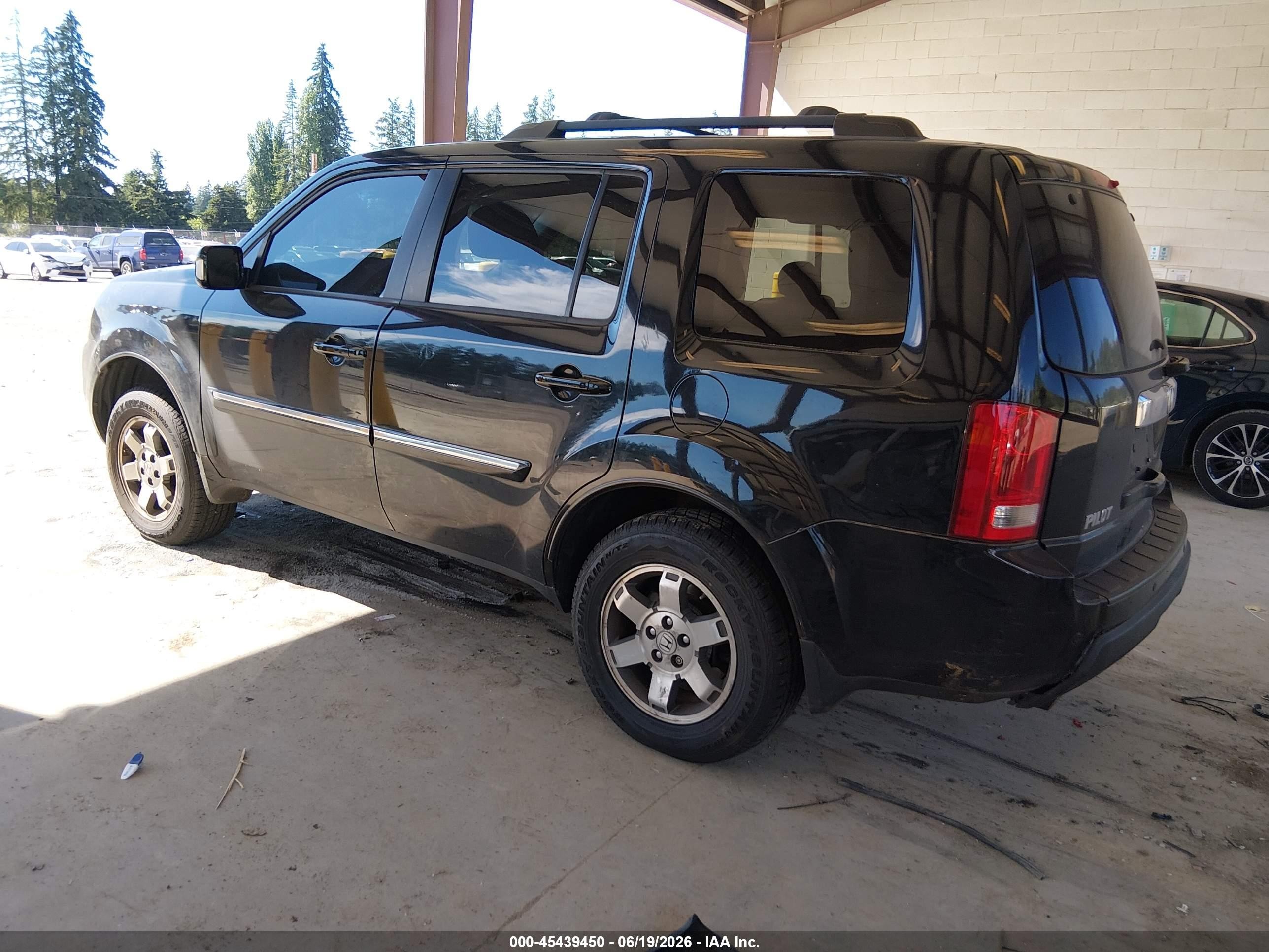 2010 Honda Pilot Touring White vin: 5FNYF4H92AB014352