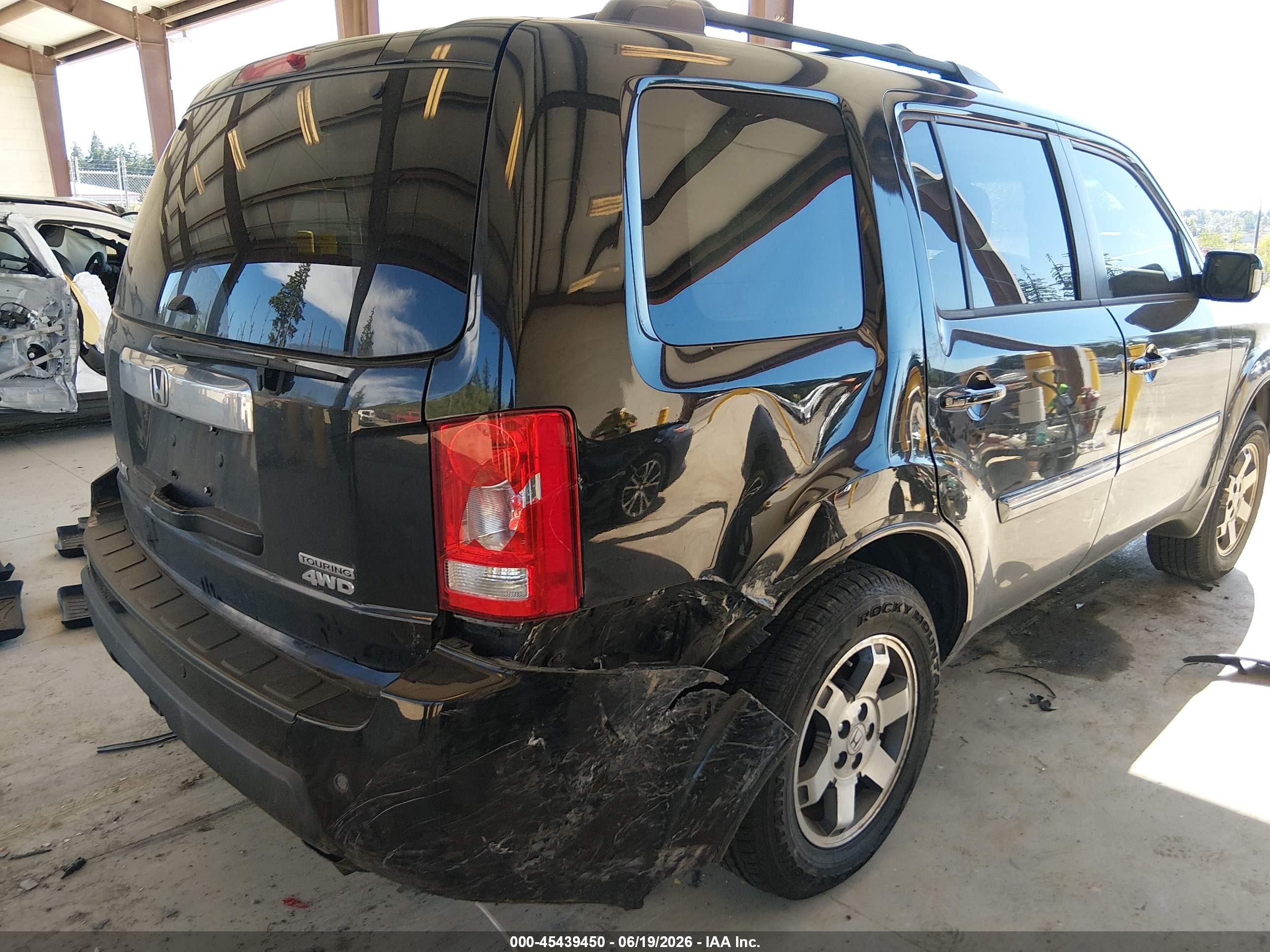 2010 Honda Pilot Touring White vin: 5FNYF4H92AB014352