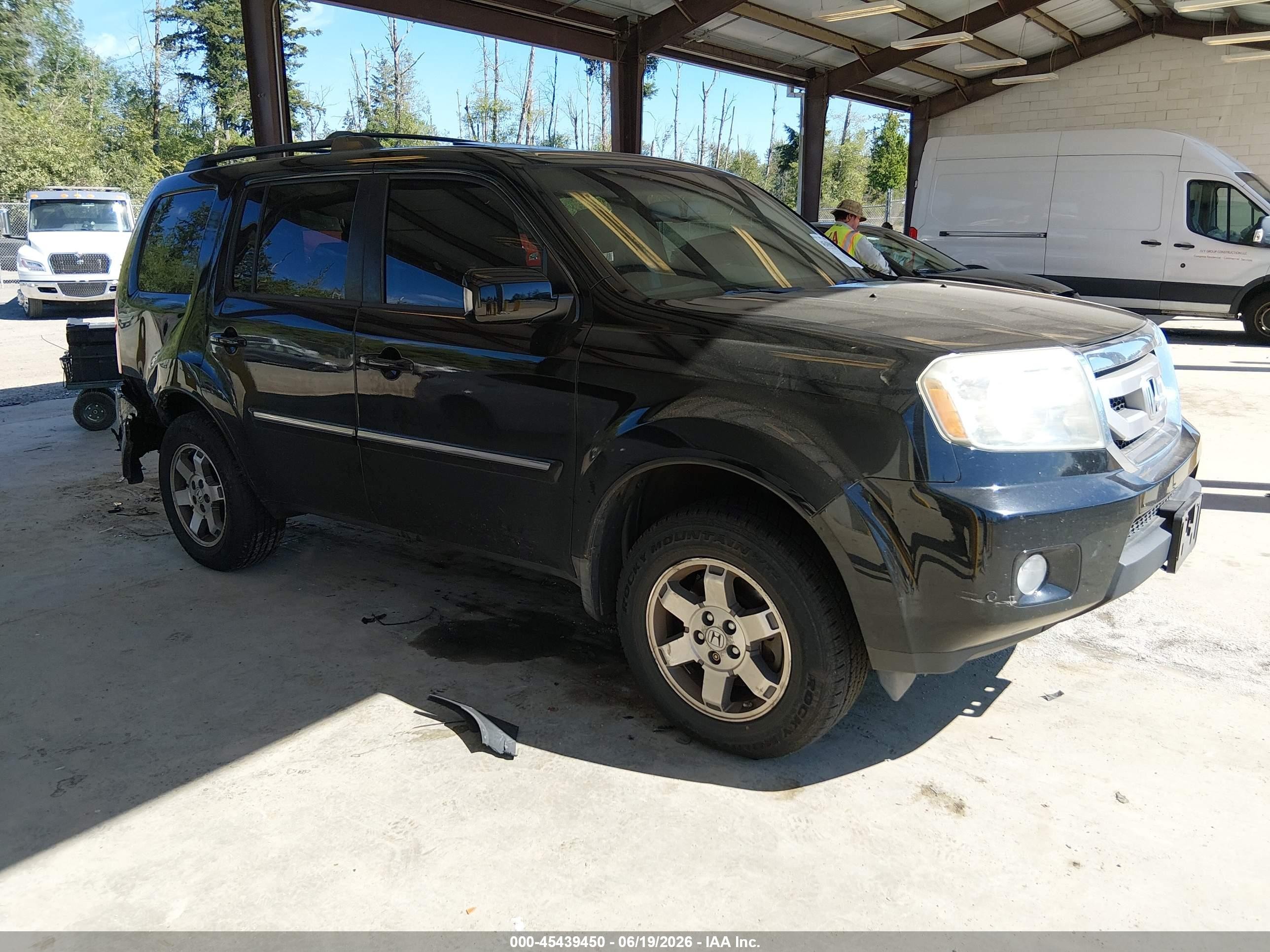 2010 Honda Pilot Touring White vin: 5FNYF4H92AB014352