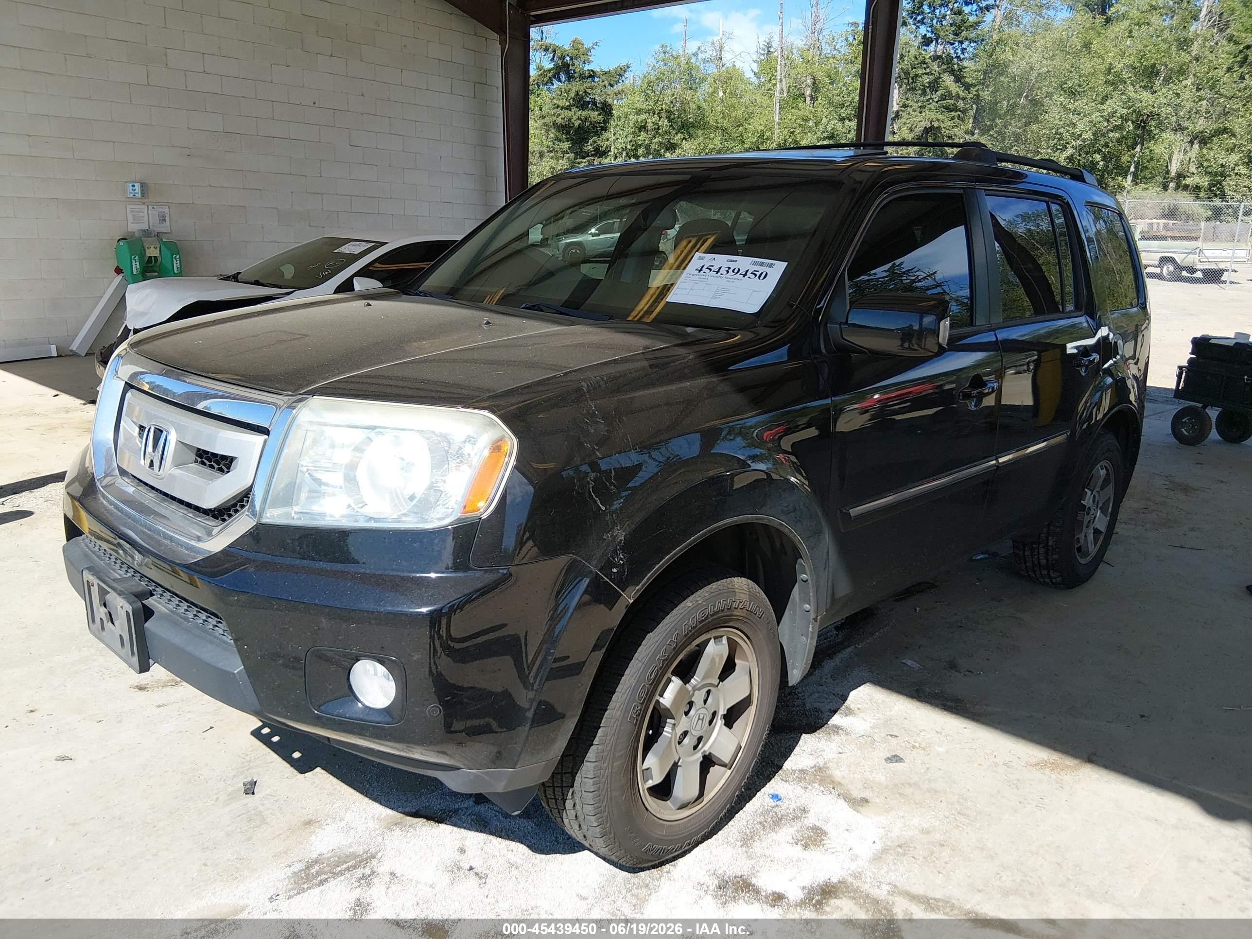 2010 Honda Pilot Touring White vin: 5FNYF4H92AB014352