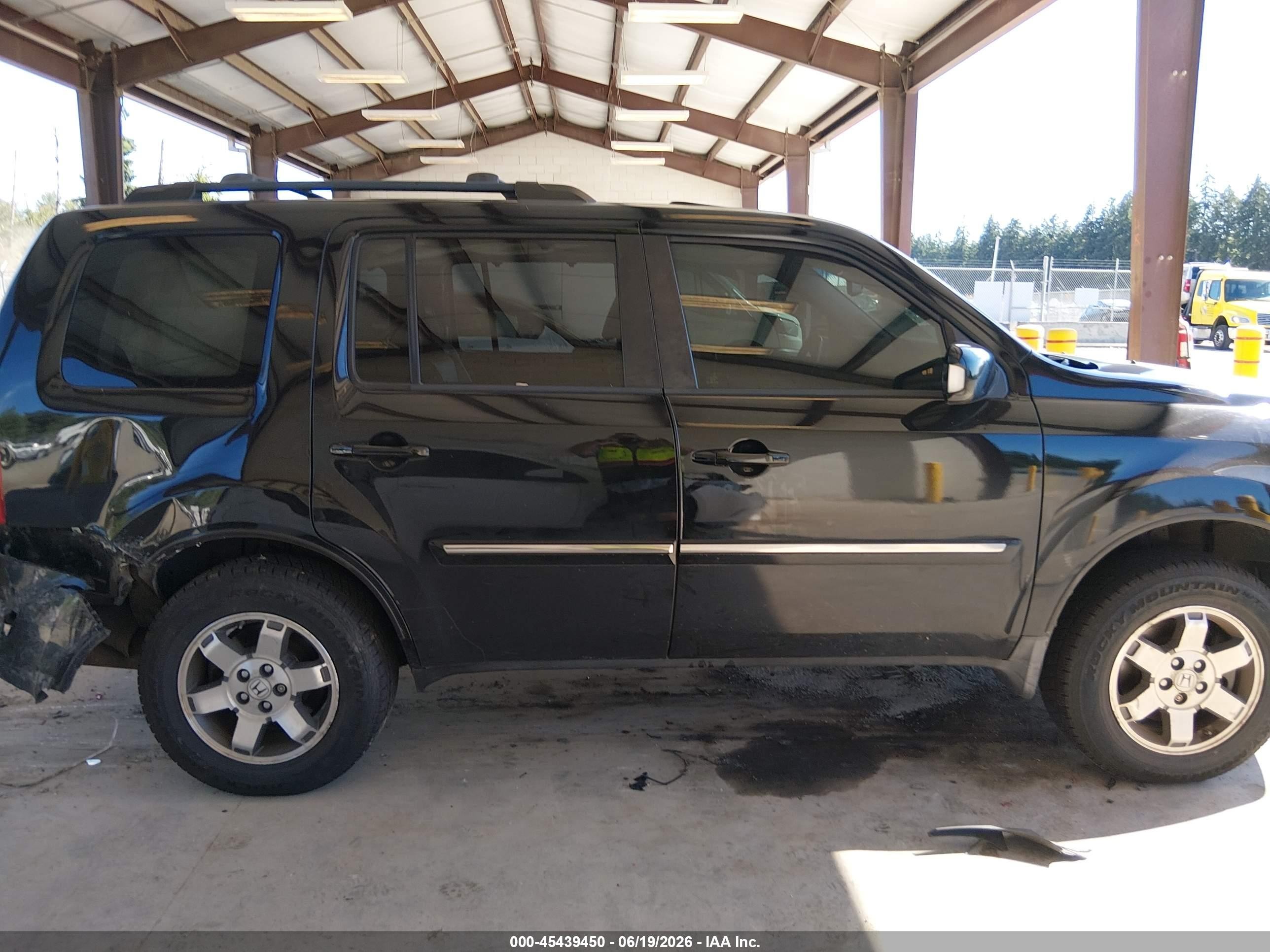 2010 Honda Pilot Touring White vin: 5FNYF4H92AB014352