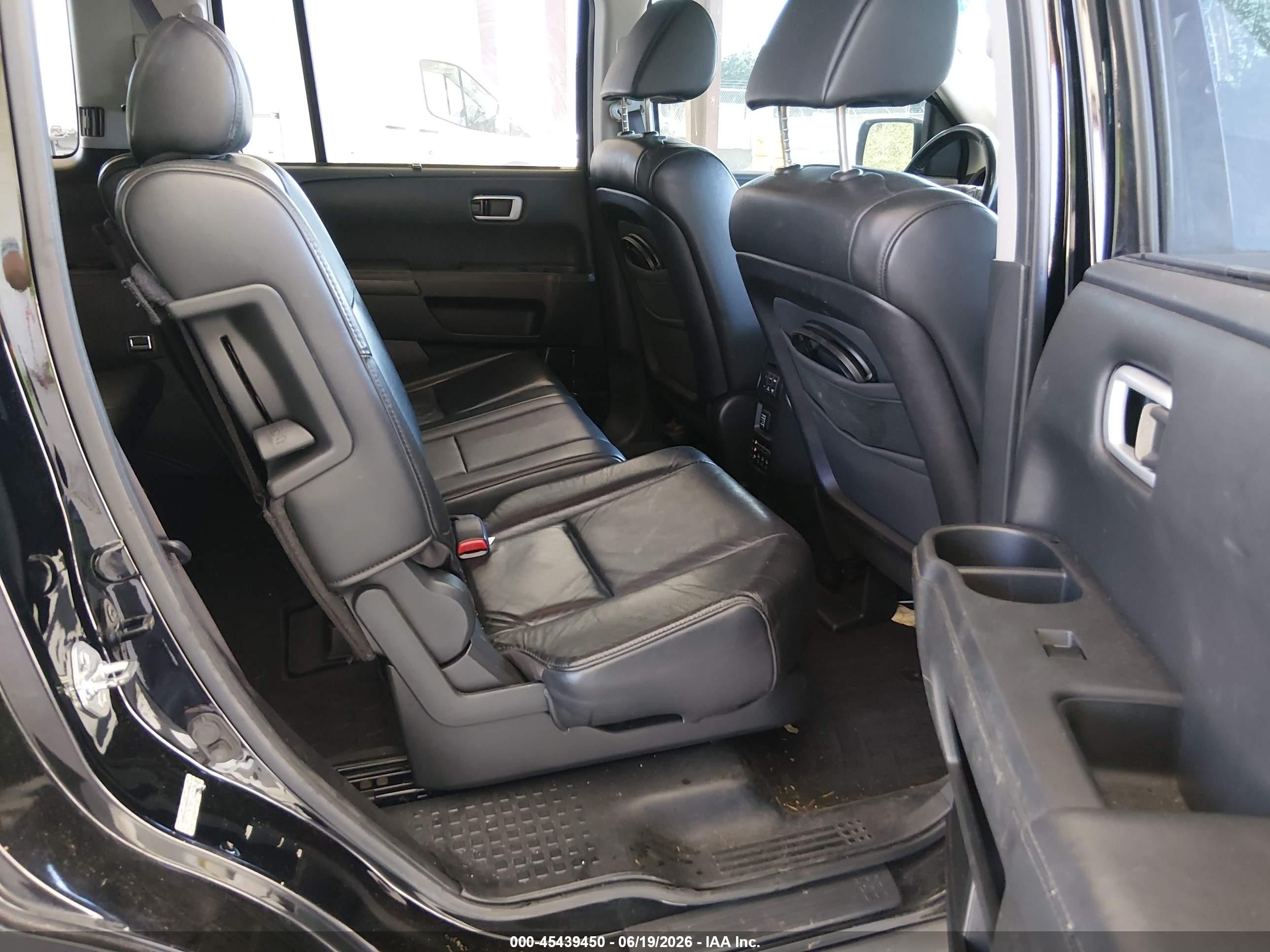 2010 Honda Pilot Touring White vin: 5FNYF4H92AB014352