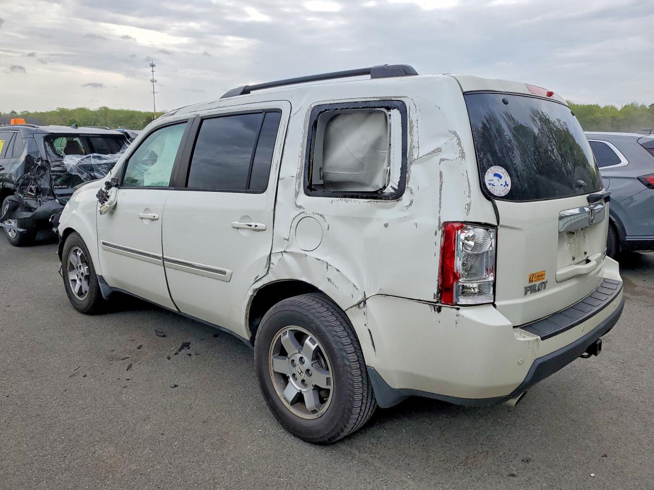2011 Honda Pilot Touring Белый vin: 5FNYF4H92BB010903