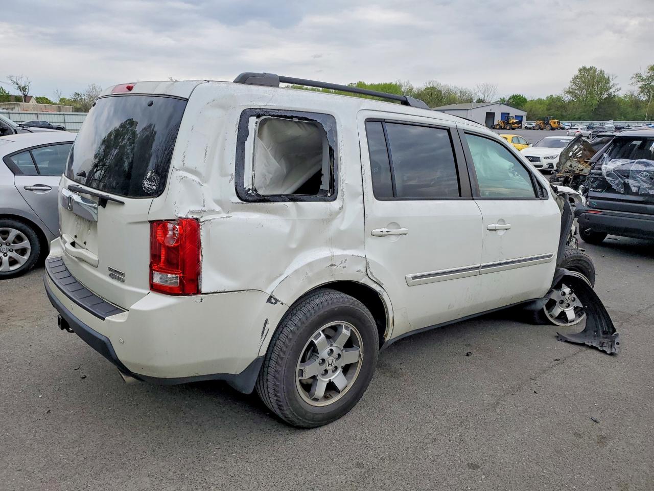 2011 Honda Pilot Touring Белый vin: 5FNYF4H92BB010903