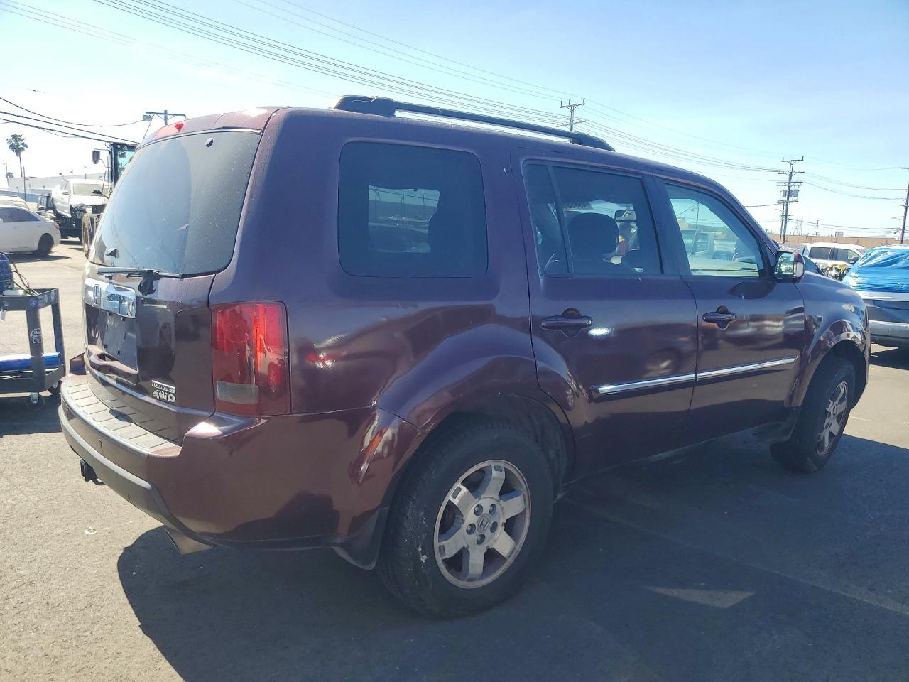 2011 Honda Pilot Touring Burgundy vin: 5FNYF4H92BB031315