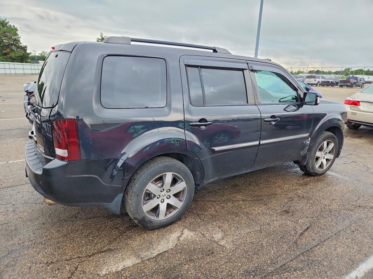 2013 Honda Pilot Touring Black vin: 5FNYF4H92DB016722