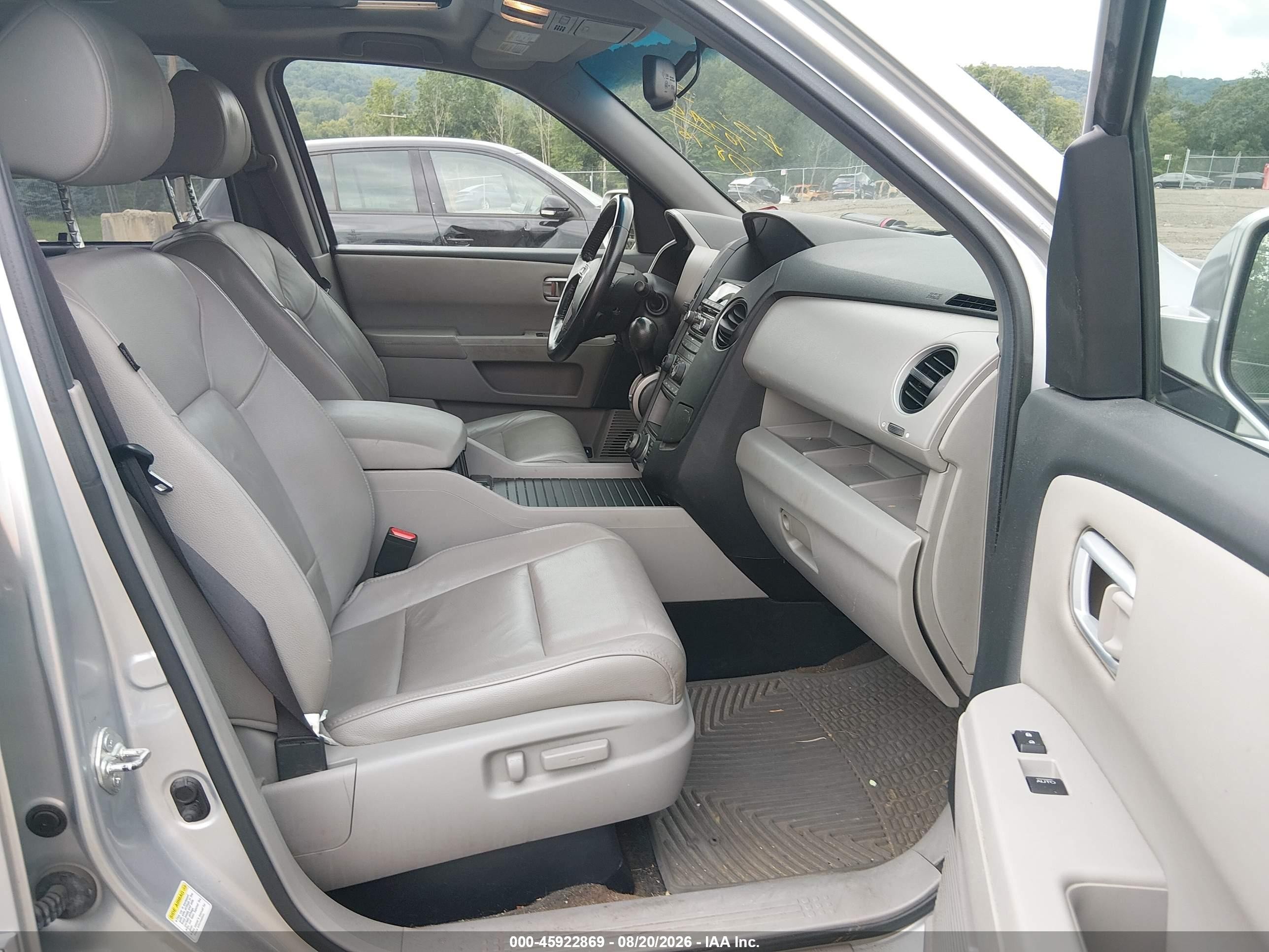 2013 Honda Pilot Touring Silver vin: 5FNYF4H92DB051020