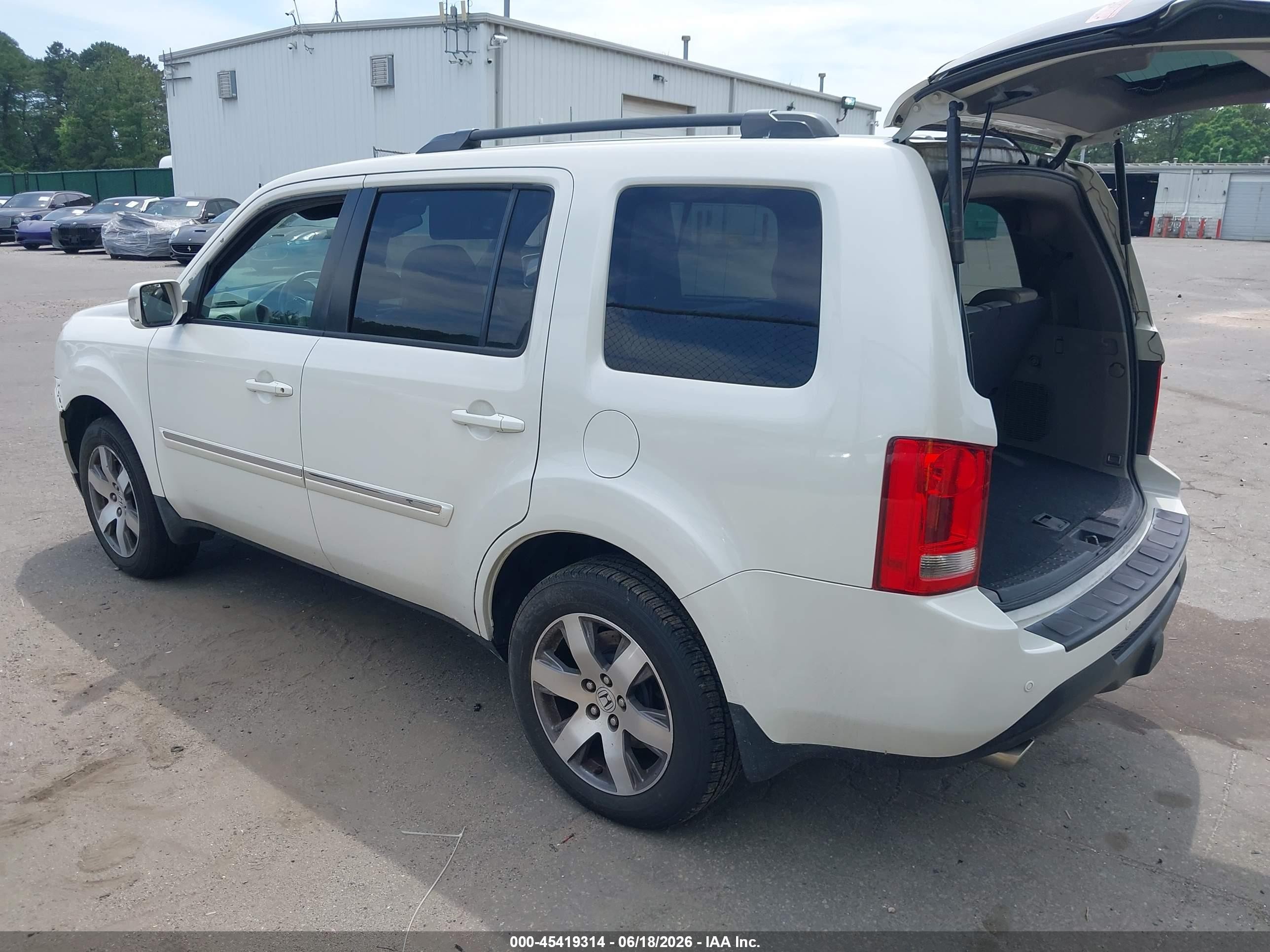 2014 Honda Pilot Touring White vin: 5FNYF4H92EB025633