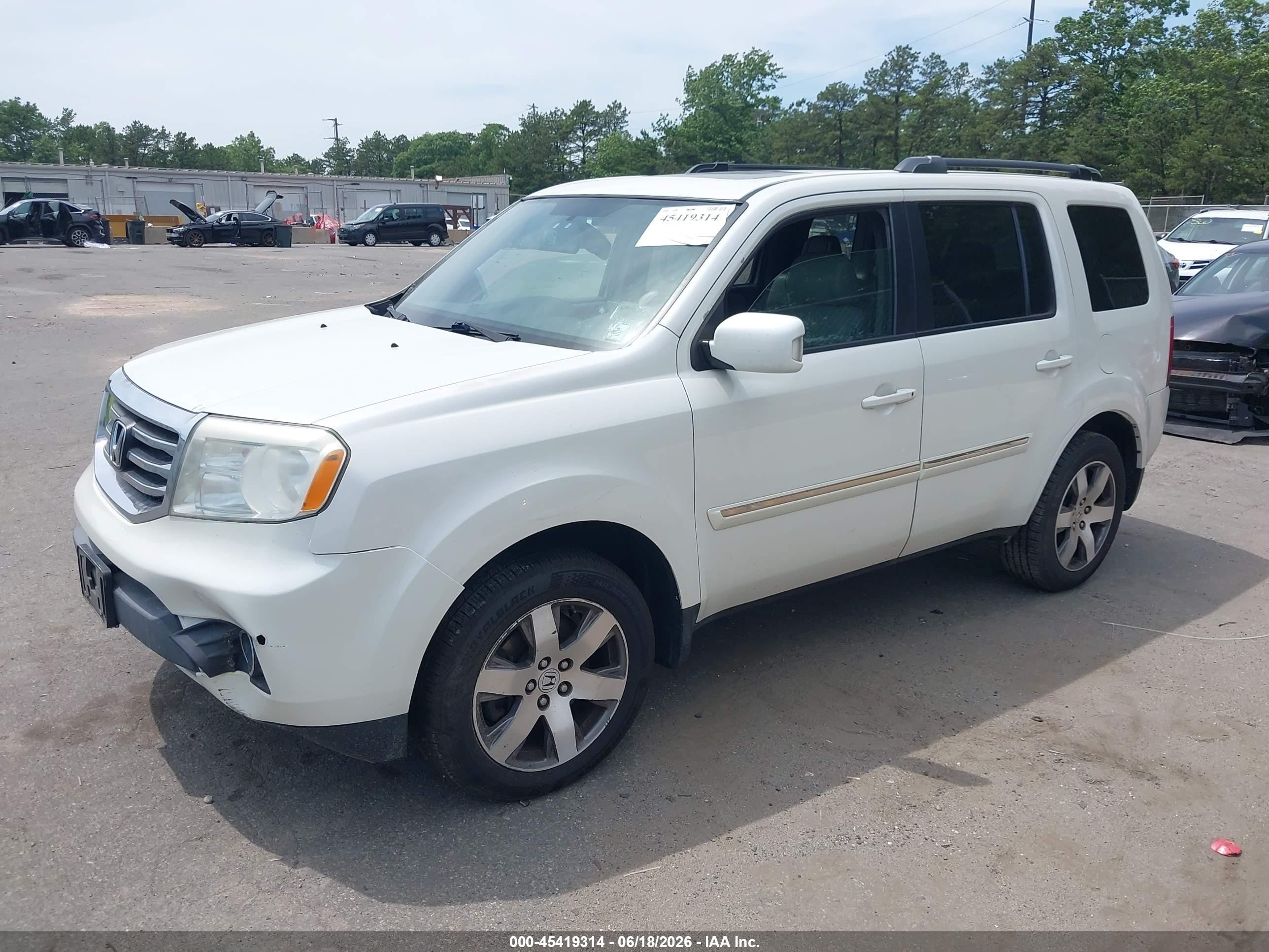 2014 Honda Pilot Touring White vin: 5FNYF4H92EB025633