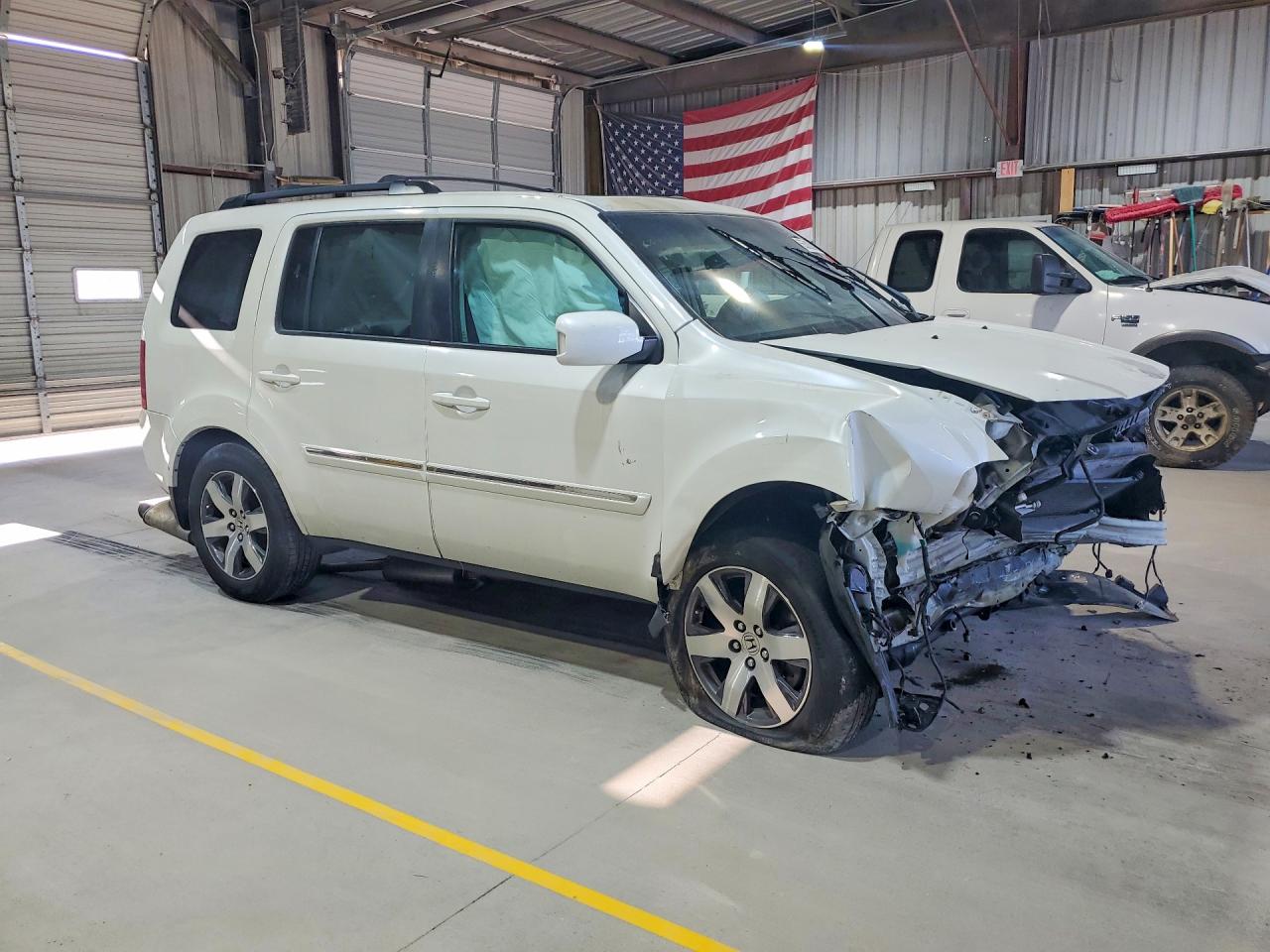 2015 Honda Pilot Touring White vin: 5FNYF4H92FB005884