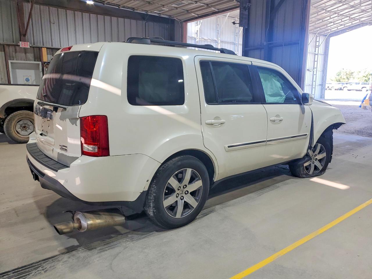 2015 Honda Pilot Touring White vin: 5FNYF4H92FB005884