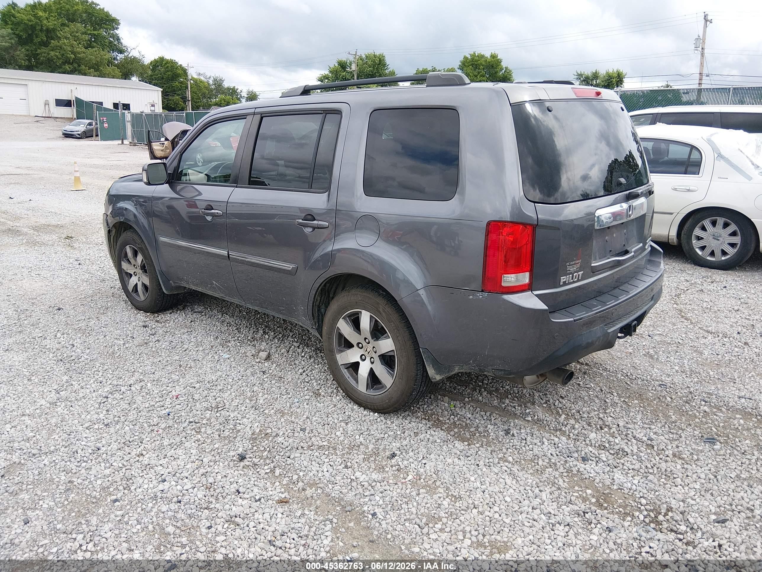 2015 Honda Pilot Touring Gray vin: 5FNYF4H92FB062960