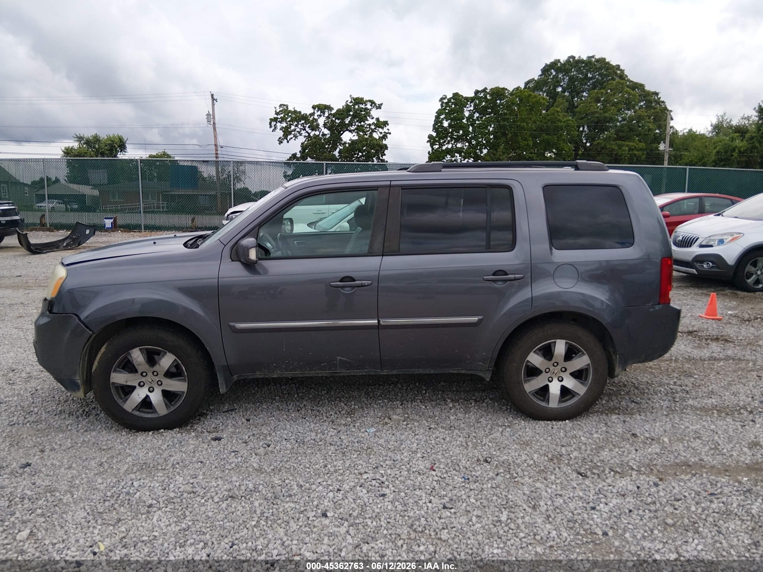 2015 Honda Pilot Touring Gray vin: 5FNYF4H92FB062960
