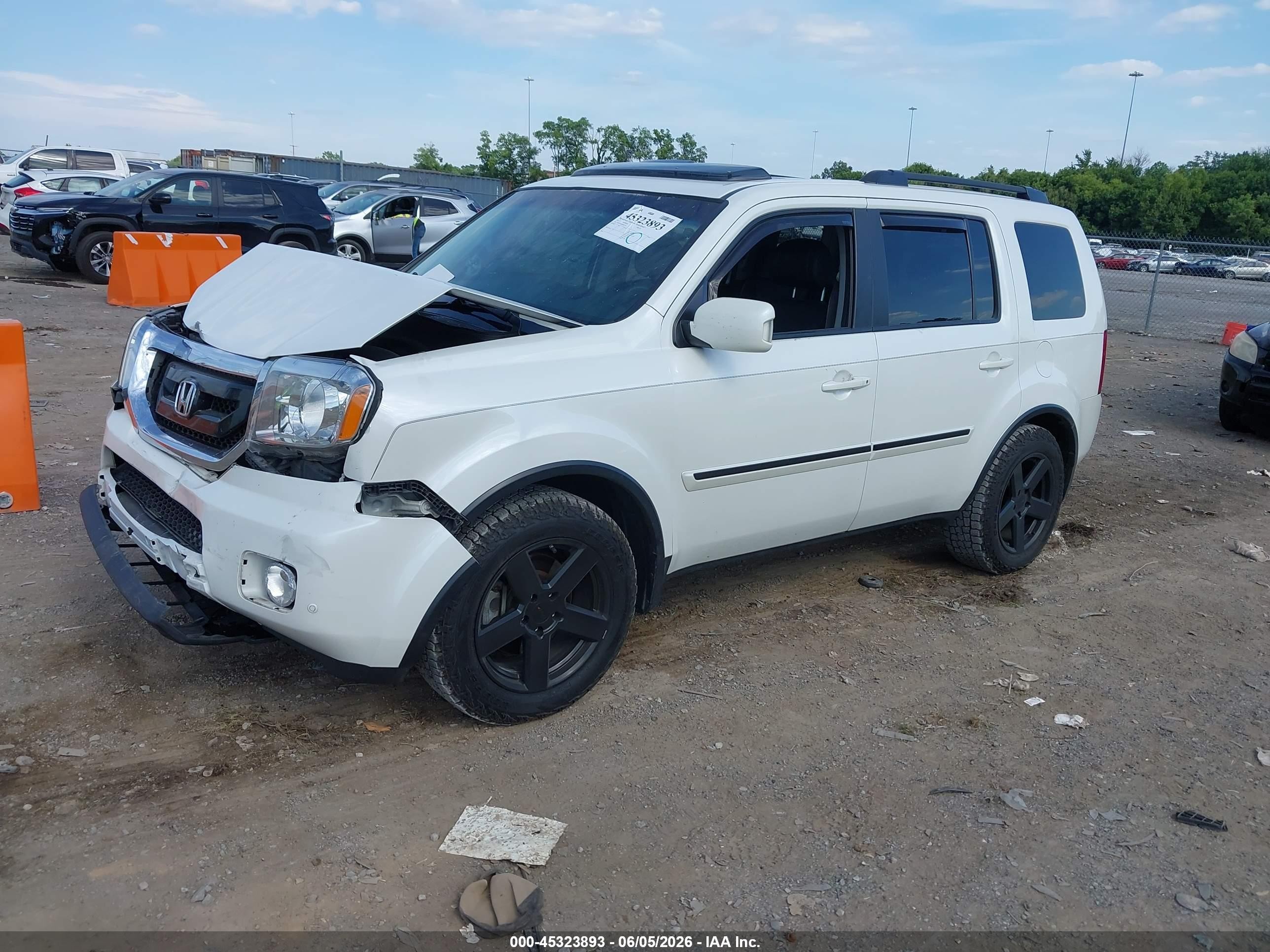 2011 Honda Pilot Touring White vin: 5FNYF4H93BB005239