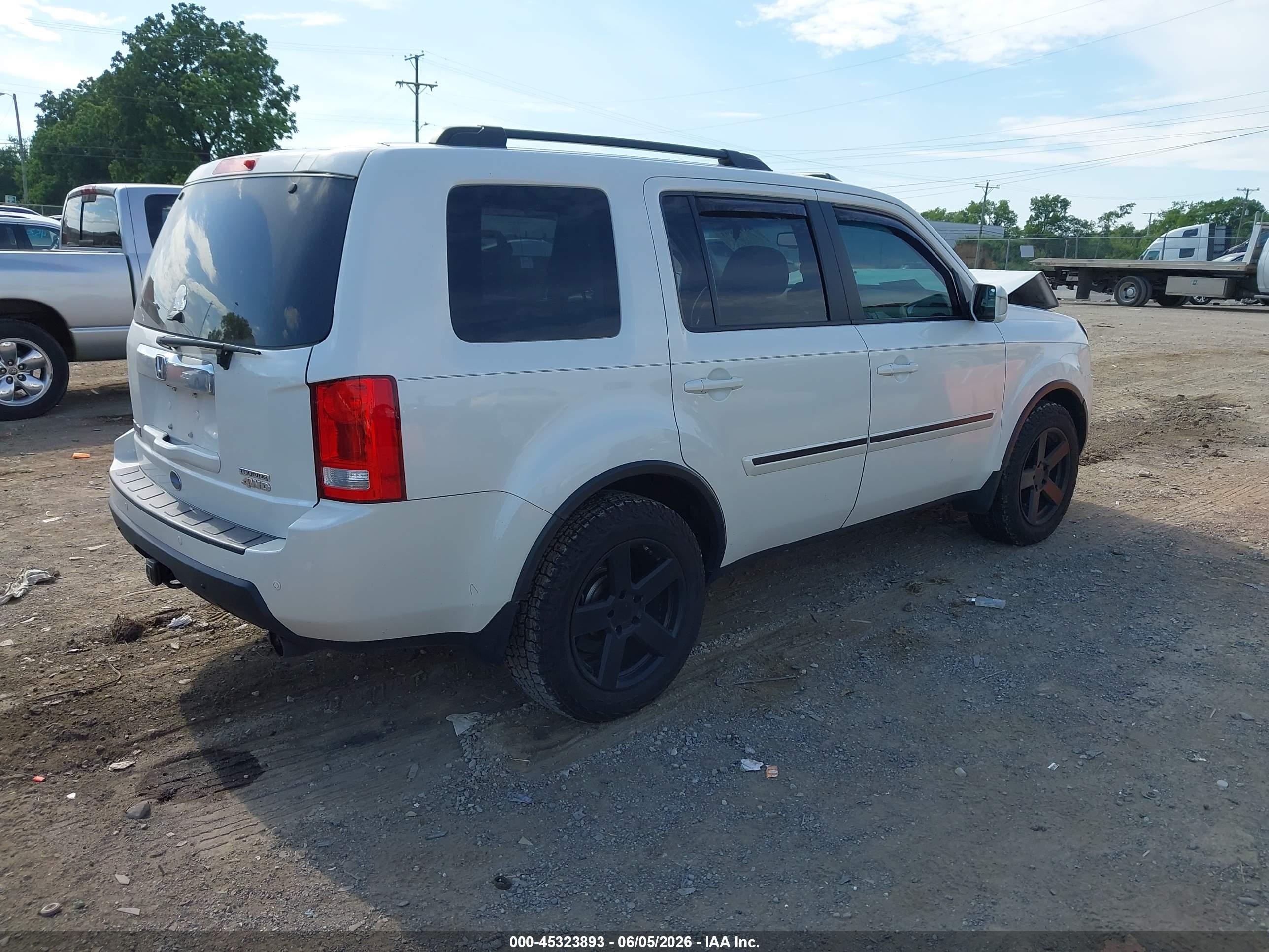 2011 Honda Pilot Touring White vin: 5FNYF4H93BB005239