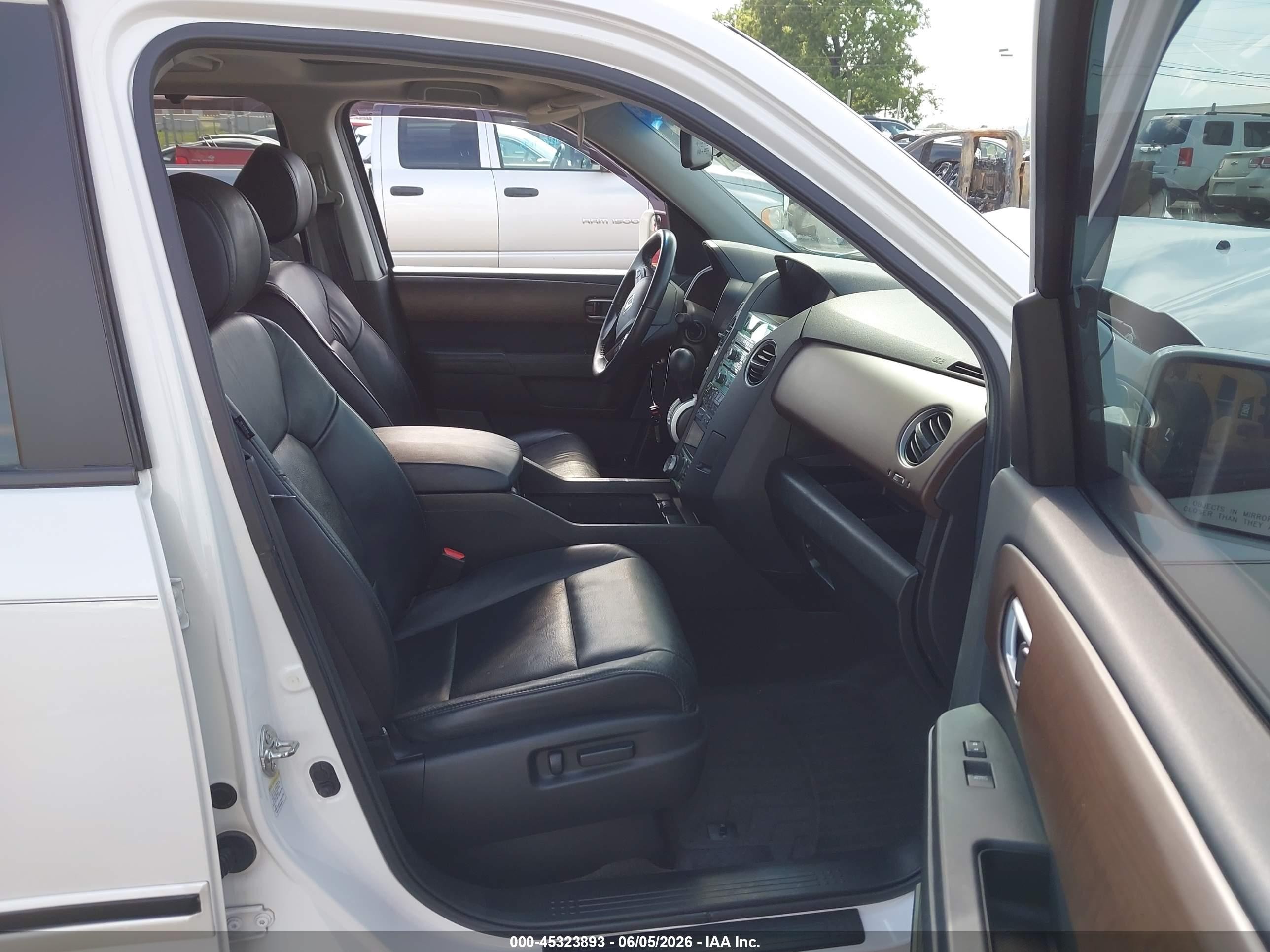 2011 Honda Pilot Touring White vin: 5FNYF4H93BB005239