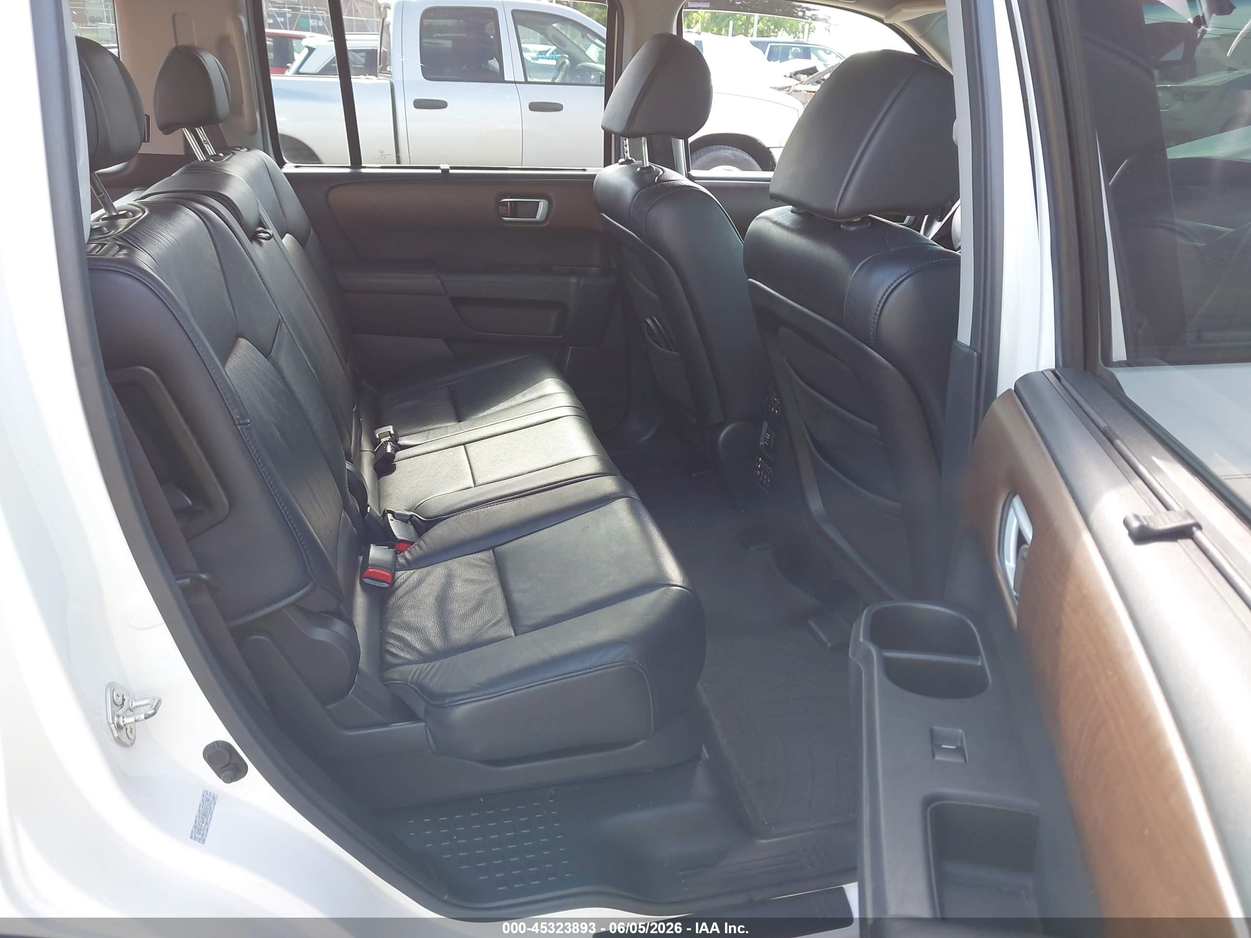 2011 Honda Pilot Touring White vin: 5FNYF4H93BB005239