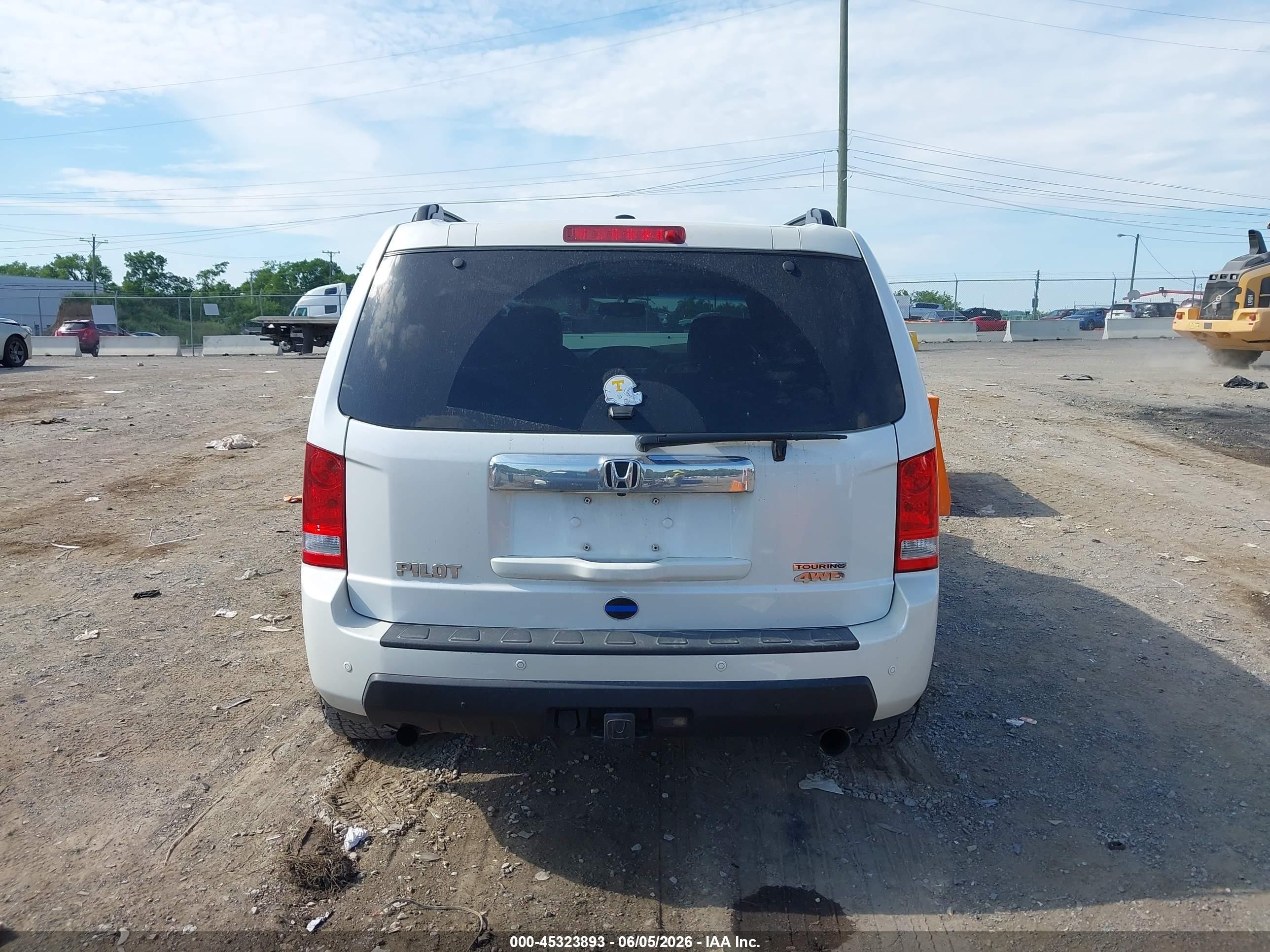 2011 Honda Pilot Touring White vin: 5FNYF4H93BB005239
