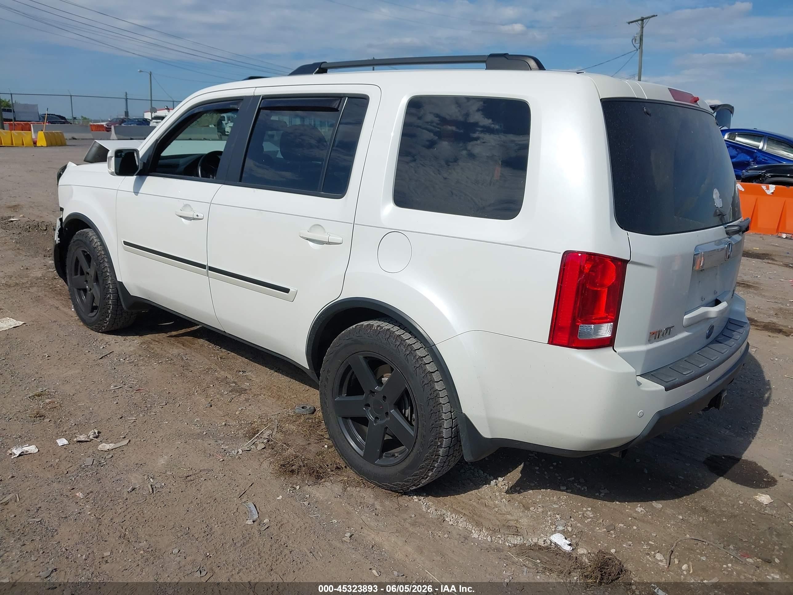 2011 Honda Pilot Touring White vin: 5FNYF4H93BB005239