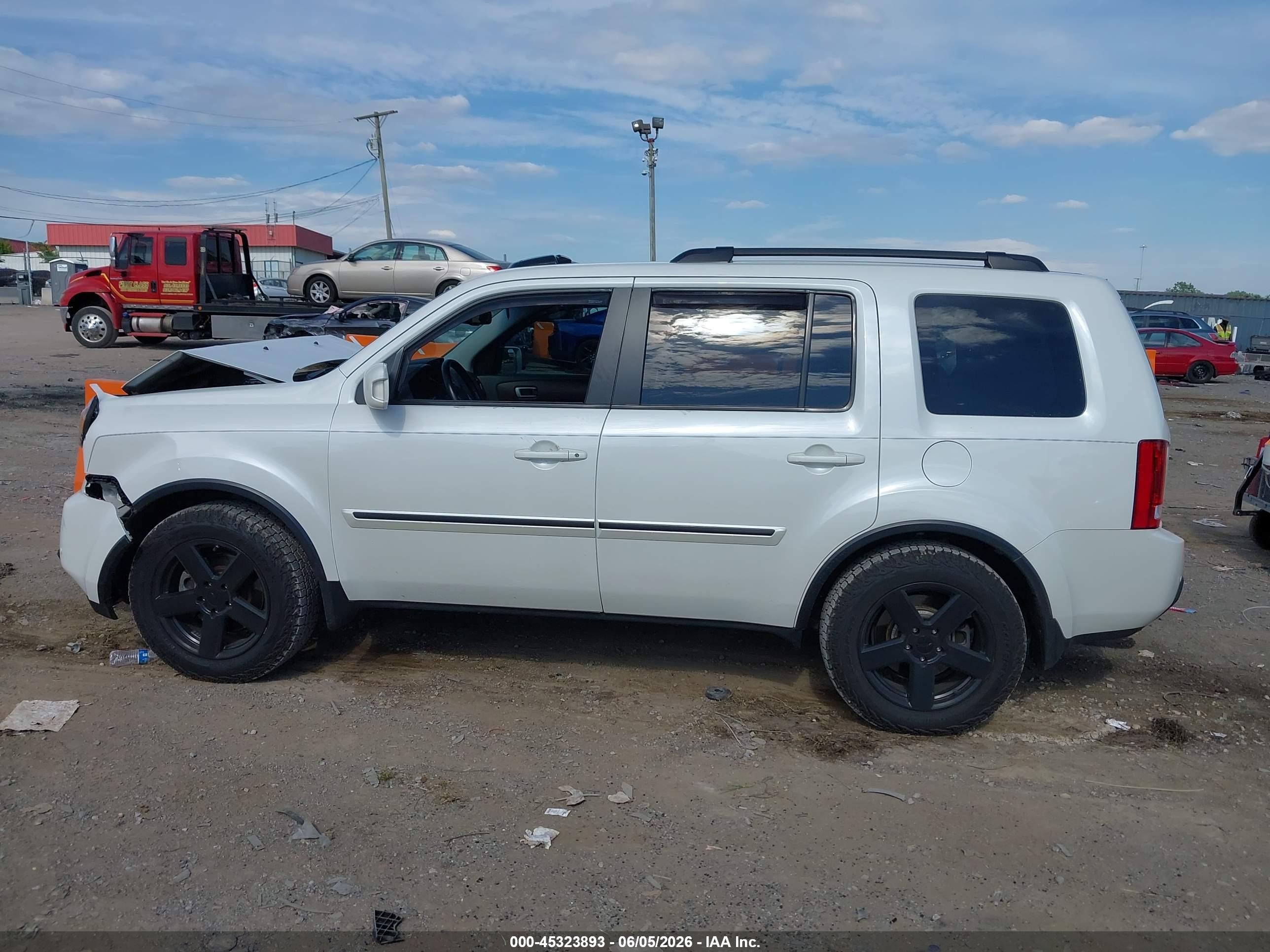 2011 Honda Pilot Touring Белый vin: 5FNYF4H93BB005239