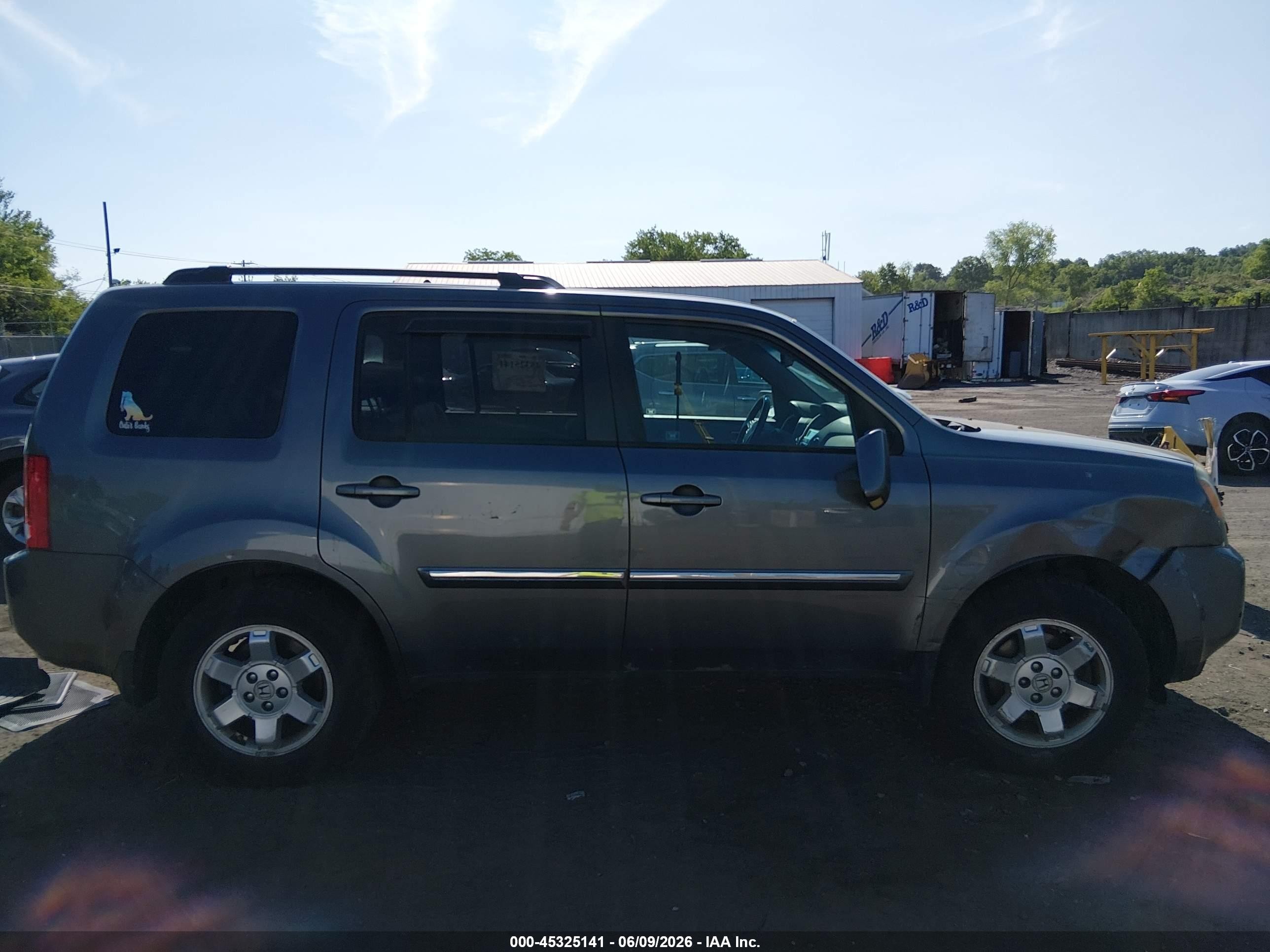 2011 Honda Pilot Touring Gray vin: 5FNYF4H93BB077641