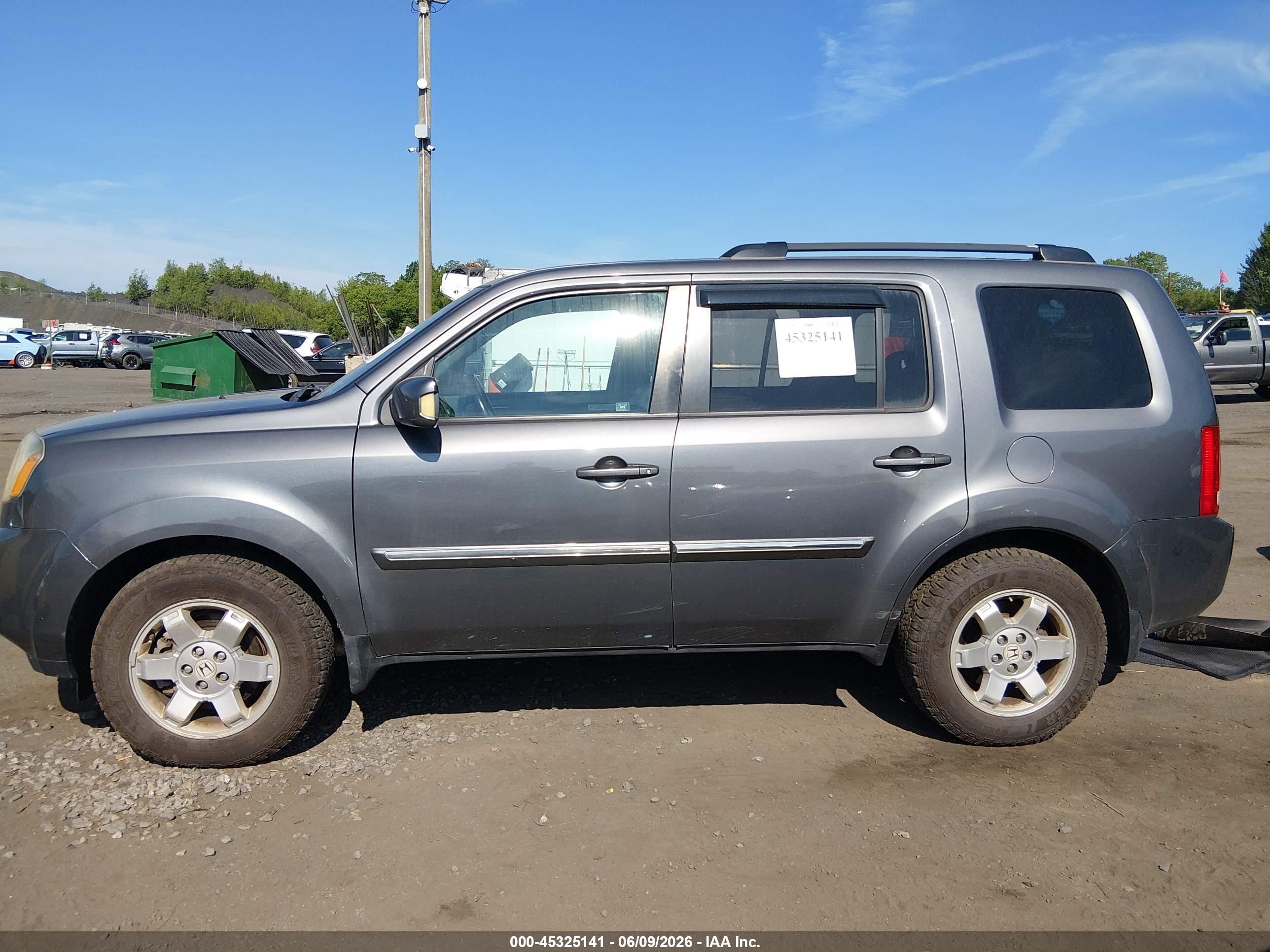 2011 Honda Pilot Touring Gray vin: 5FNYF4H93BB077641