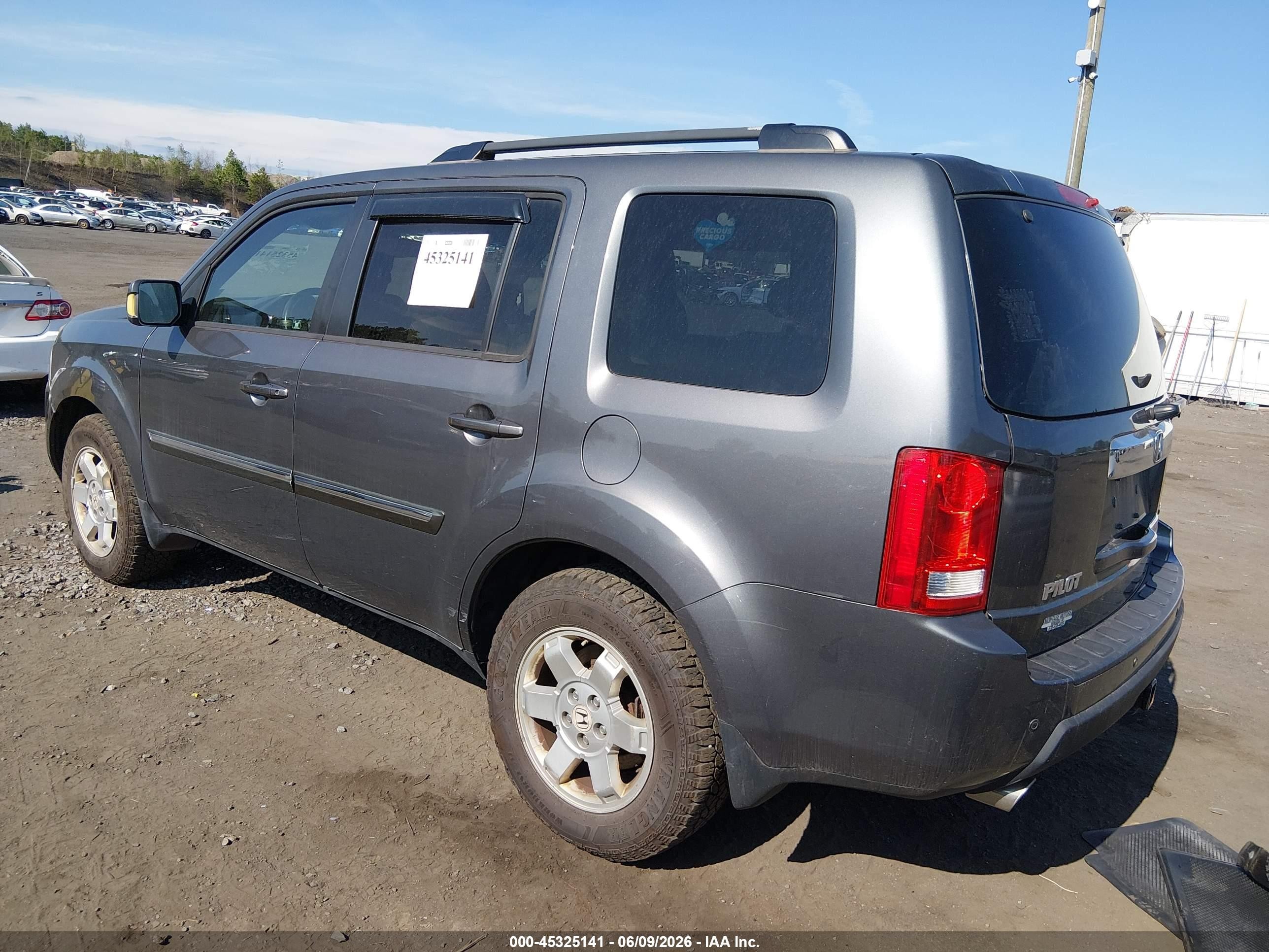 2011 Honda Pilot Touring Gray vin: 5FNYF4H93BB077641