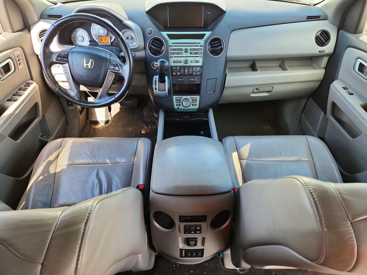 2011 Honda Pilot White vin: 5FNYF4H93BB096917