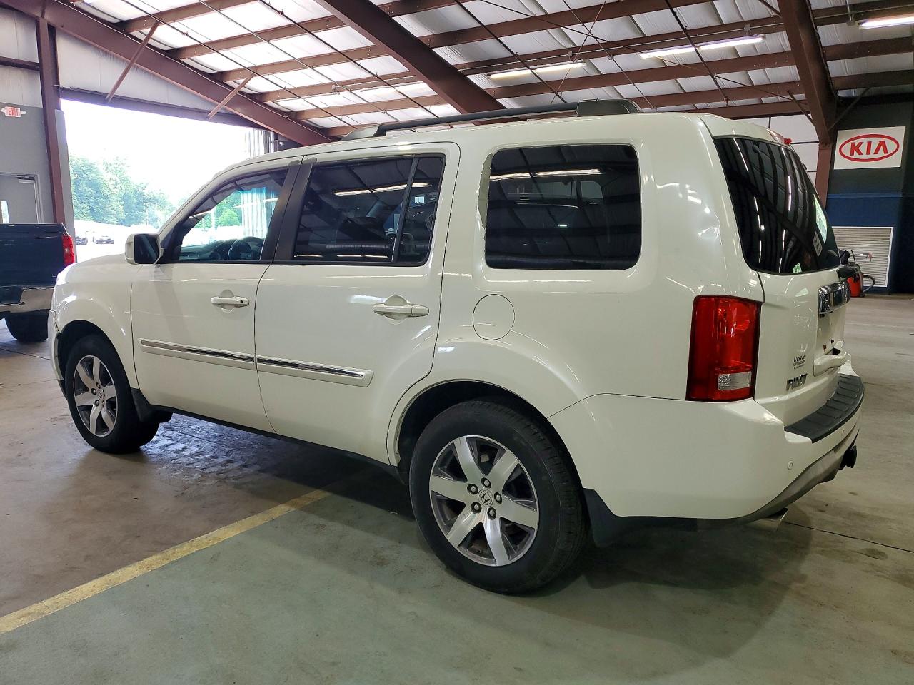 2012 Honda Pilot Touring White vin: 5FNYF4H93CB038629