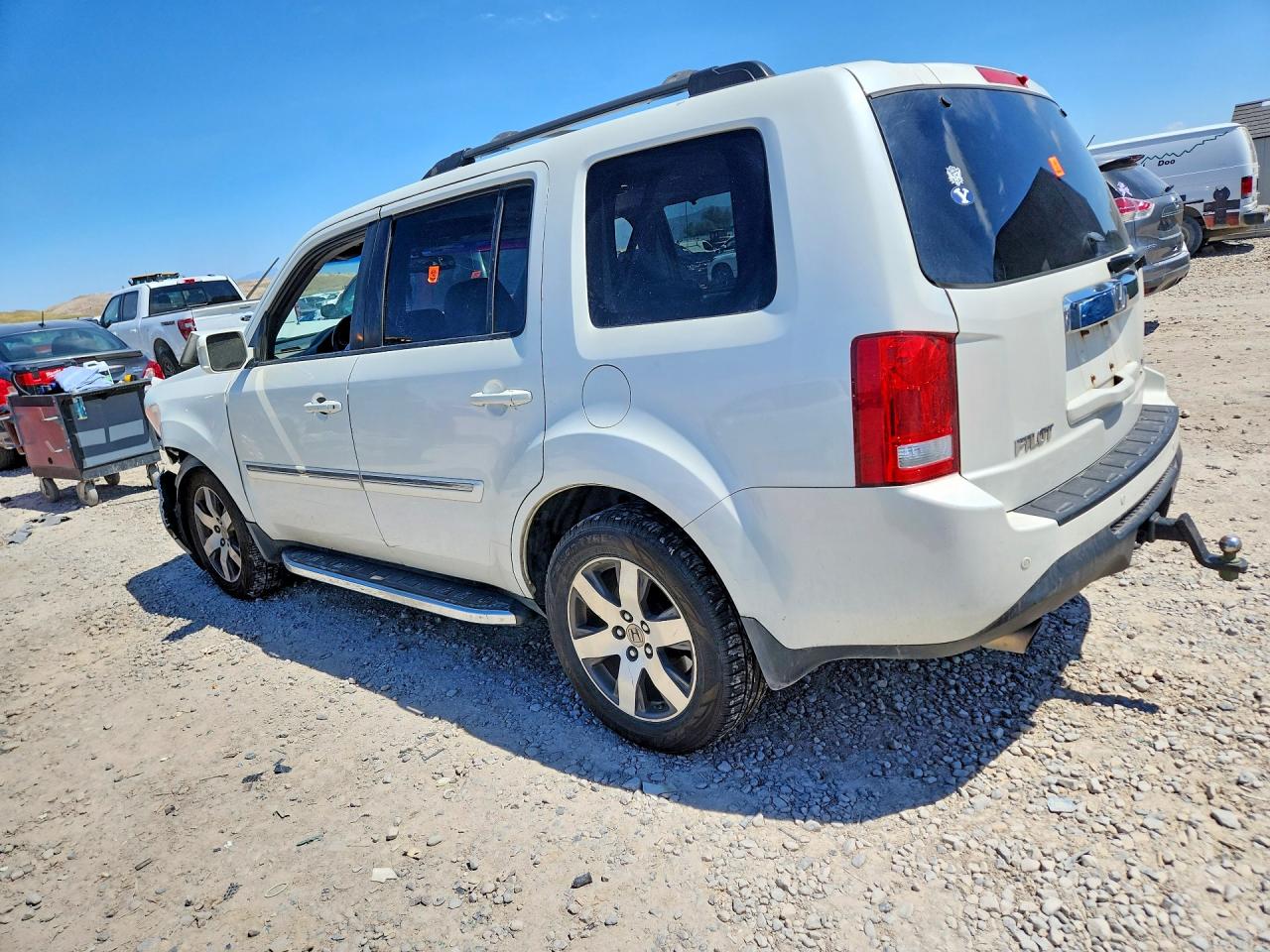 2012 Honda Pilot Touring White vin: 5FNYF4H93CB069797