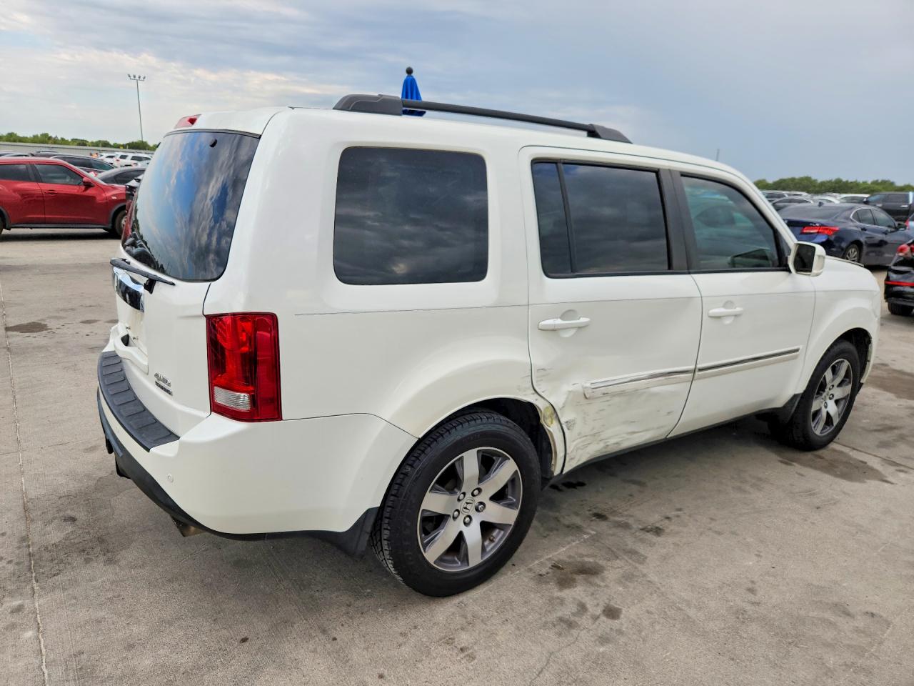 2013 Honda Pilot Touring White vin: 5FNYF4H93DB070546