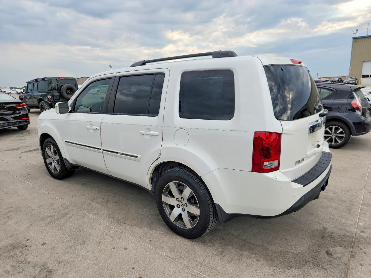 2013 Honda Pilot Touring White vin: 5FNYF4H93DB070546