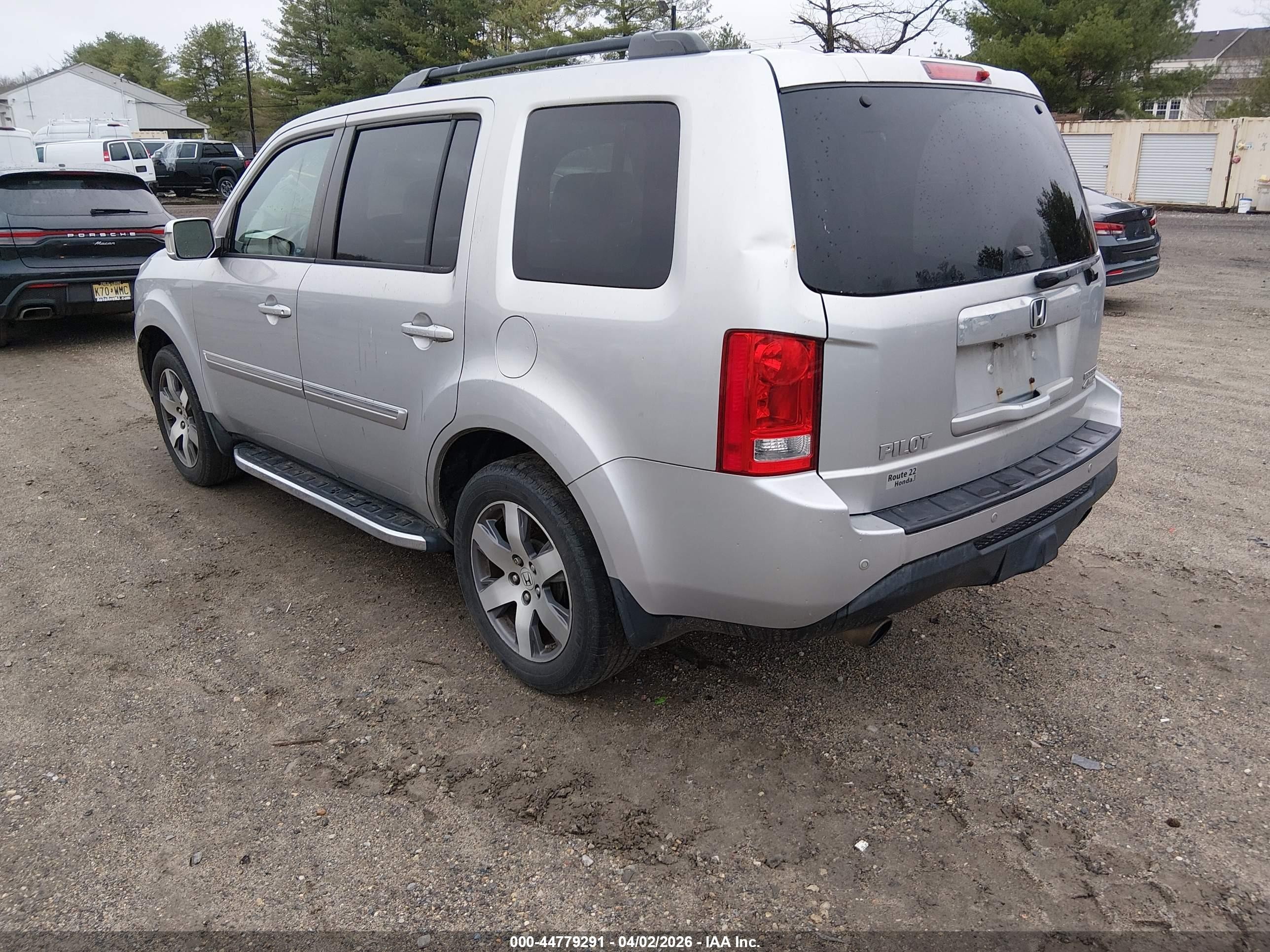 2013 Honda Pilot Touring Silver vin: 5FNYF4H93DB082826