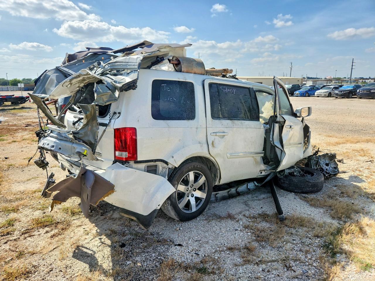 2014 Honda Pilot Touring White vin: 5FNYF4H93EB009182