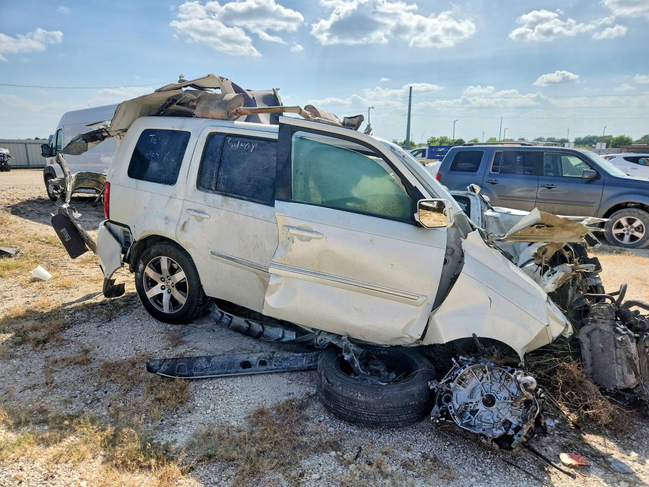 2014 Honda Pilot Touring White vin: 5FNYF4H93EB009182