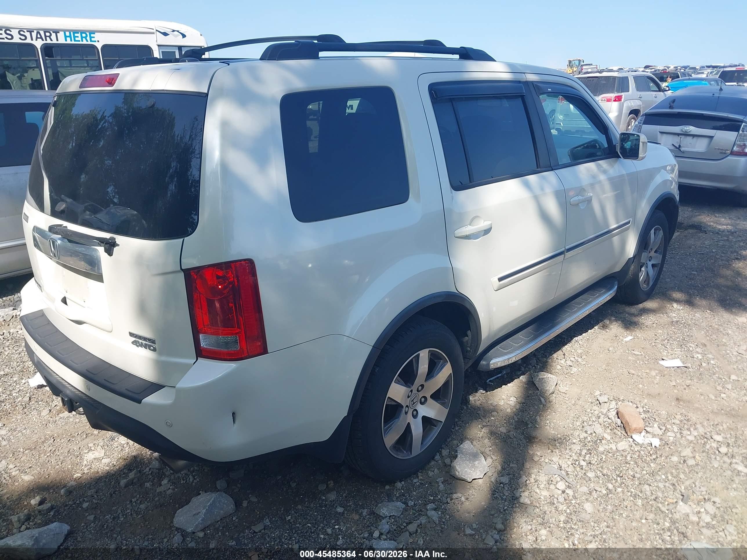 2015 Honda Pilot Touring White vin: 5FNYF4H93FB005179