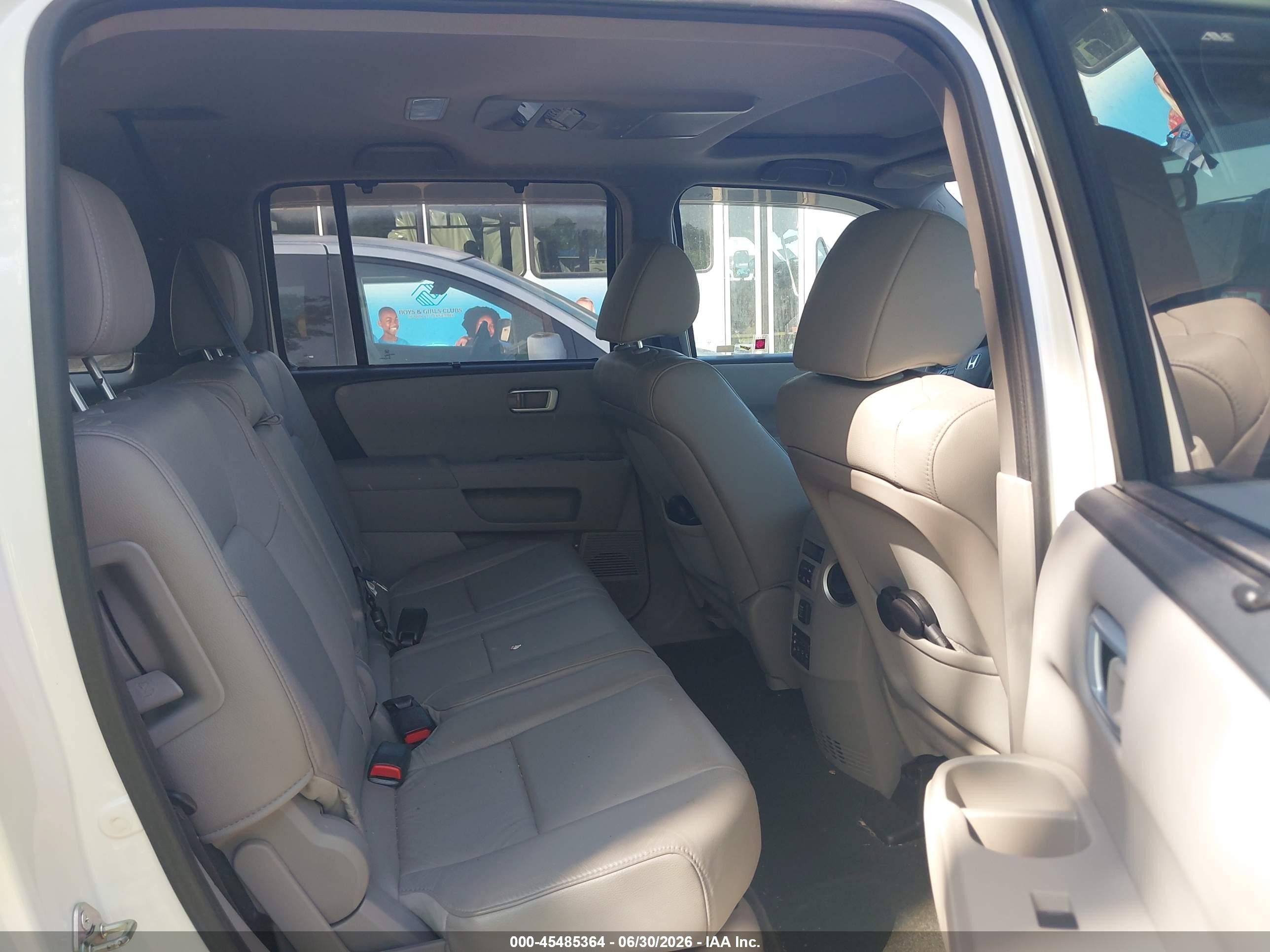 2015 Honda Pilot Touring White vin: 5FNYF4H93FB005179