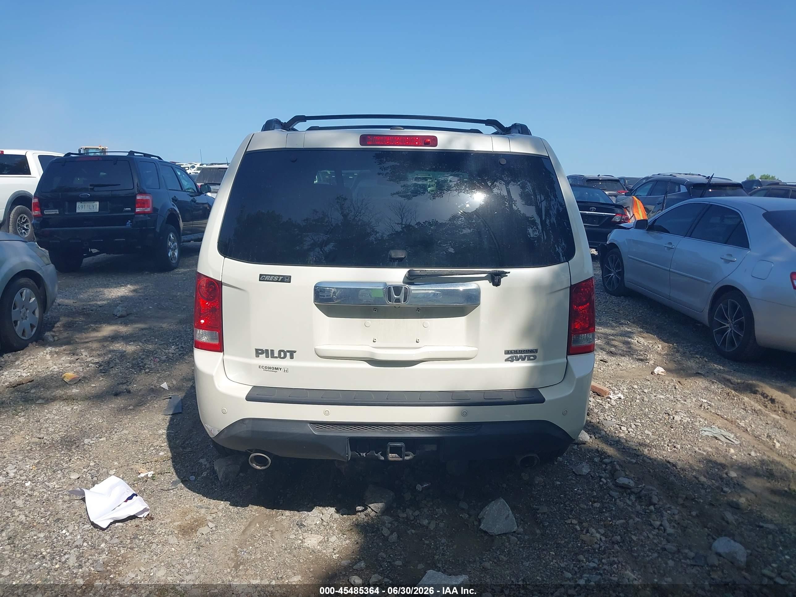 2015 Honda Pilot Touring White vin: 5FNYF4H93FB005179