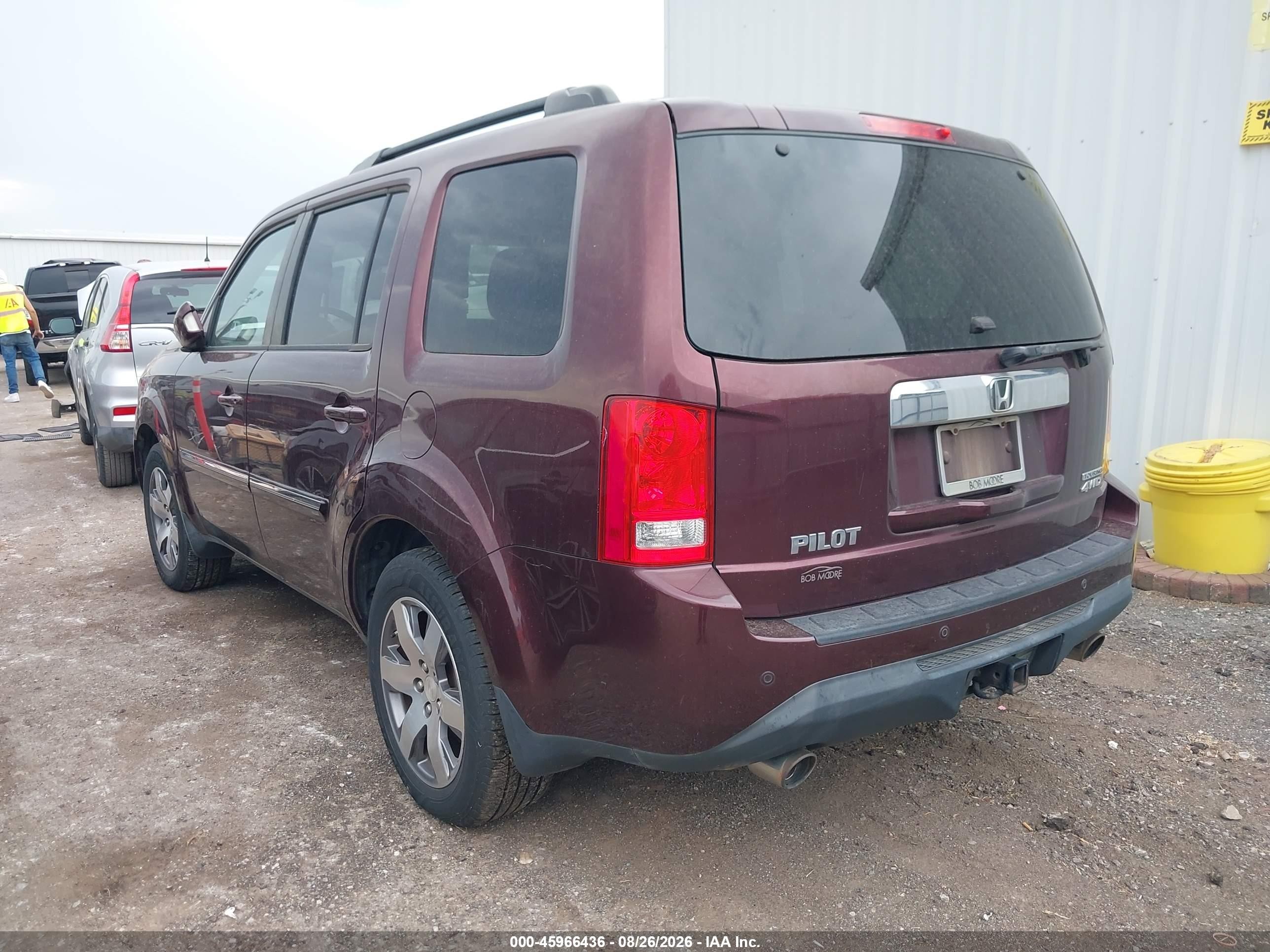 2015 Honda Pilot Touring Red vin: 5FNYF4H93FB037310